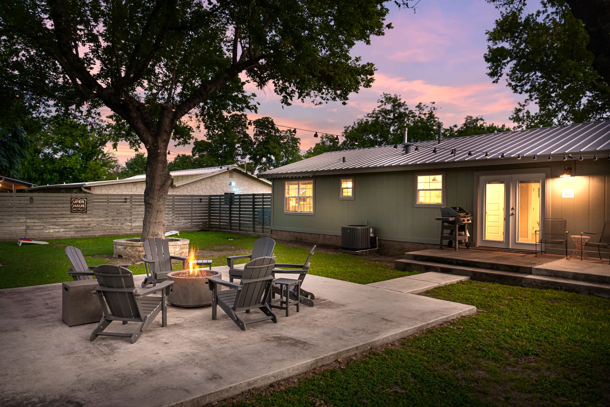 Ufer Haus - Game Room, Fire Pit, Walk to Main — Fredericksburg, TX — vacation rental