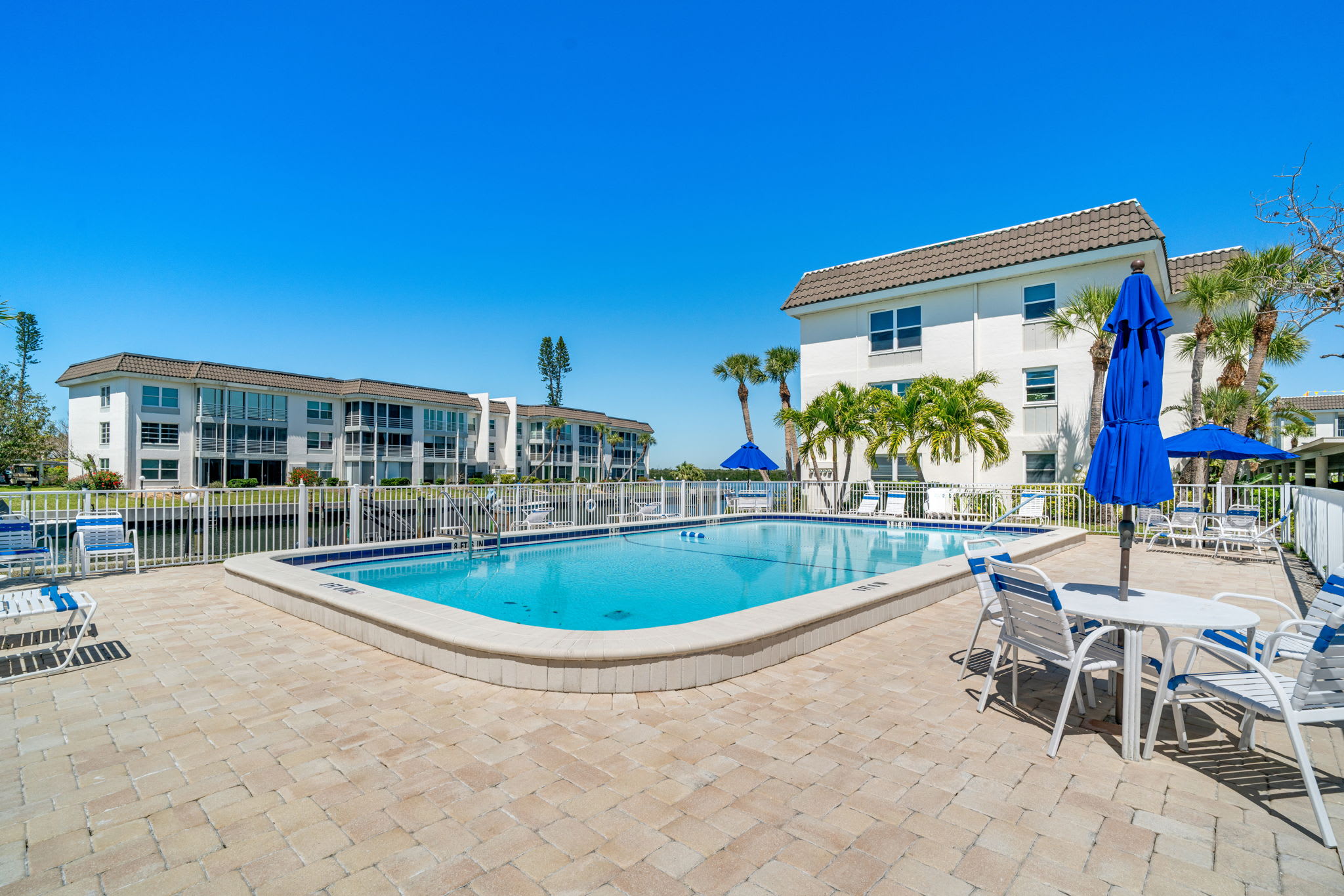 Waterfront 2-Bedroom Retreat in Longboat Key