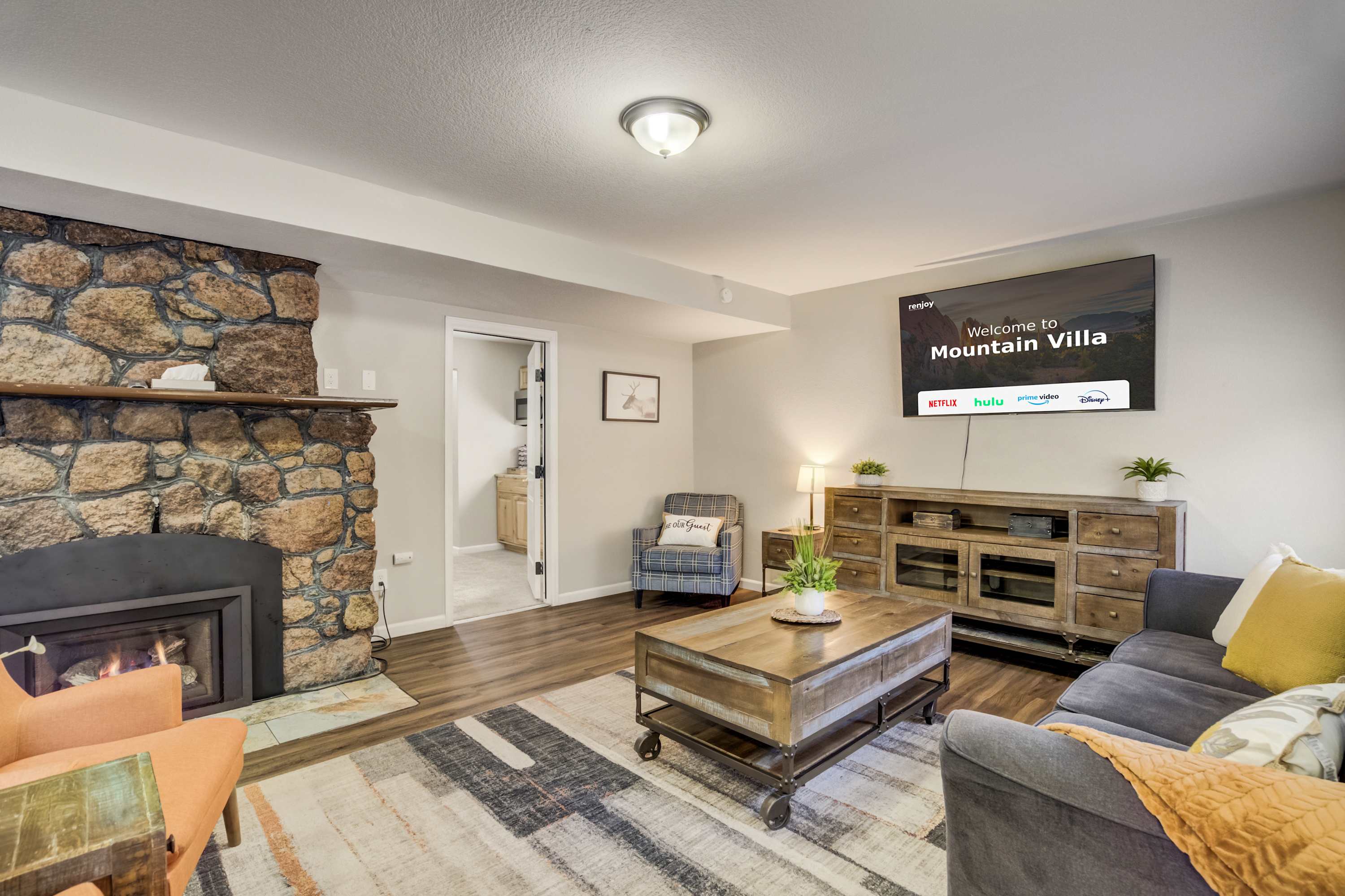 Mountain Villa! Scenic Getaway with Hot Tub — Cascade-Chipita Park, CO — vacation rental