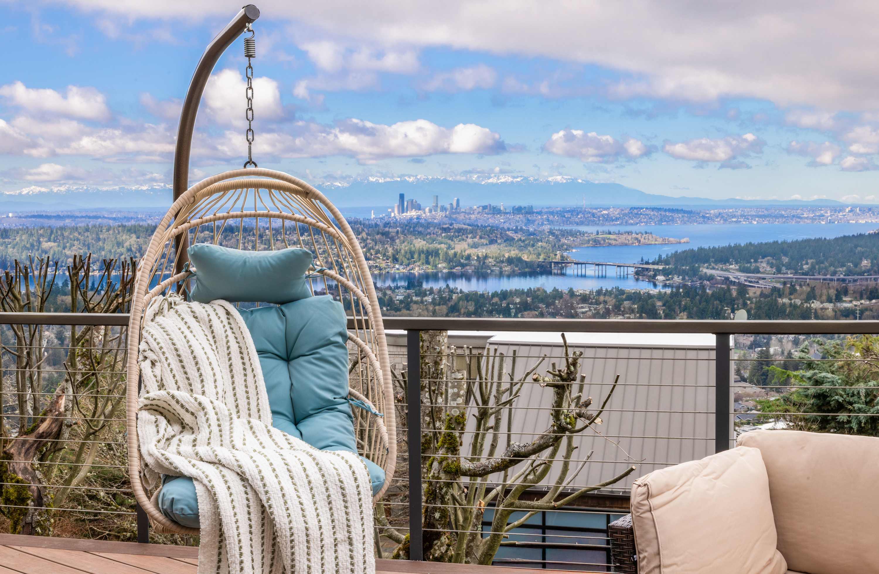 Luxury Bellevue 2B Basement w, Stunning View