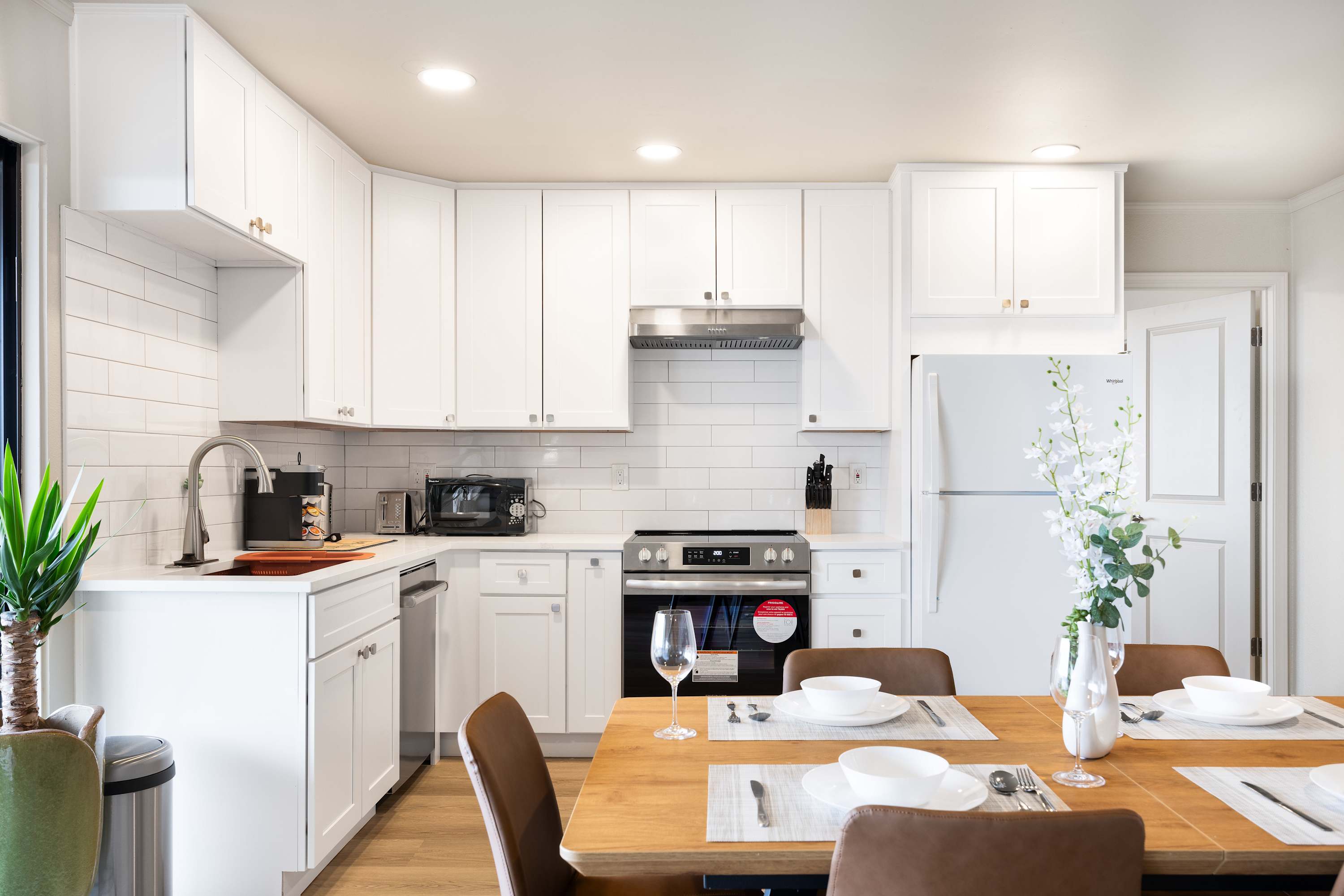 Luxury Bellevue 2B Basement w, Stunning View