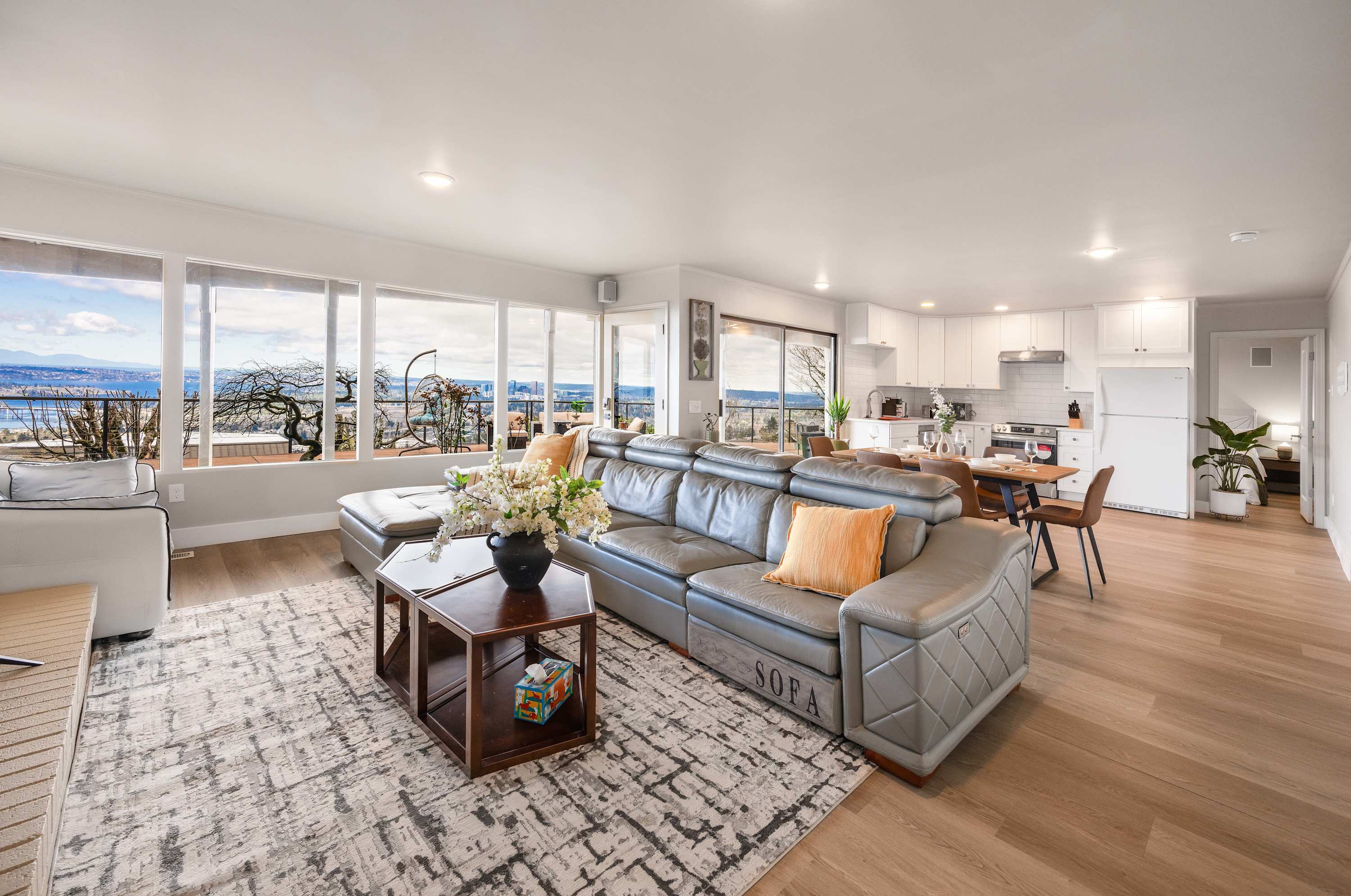 Luxury Bellevue 2B Basement w, Stunning View
