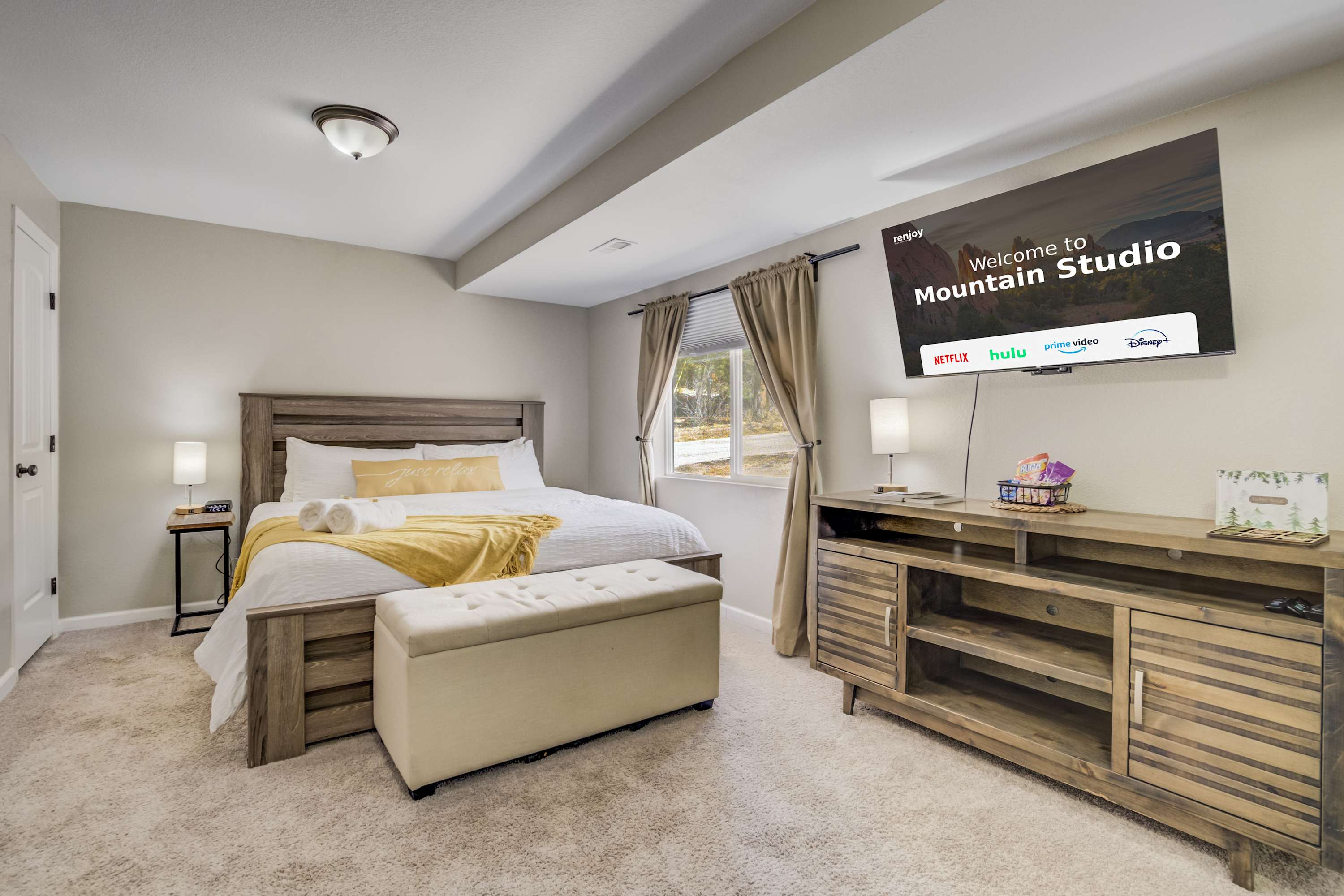 Mountain Studio! Cozy Escape with Stunning Views — Cascade-Chipita Park, CO — vacation rental