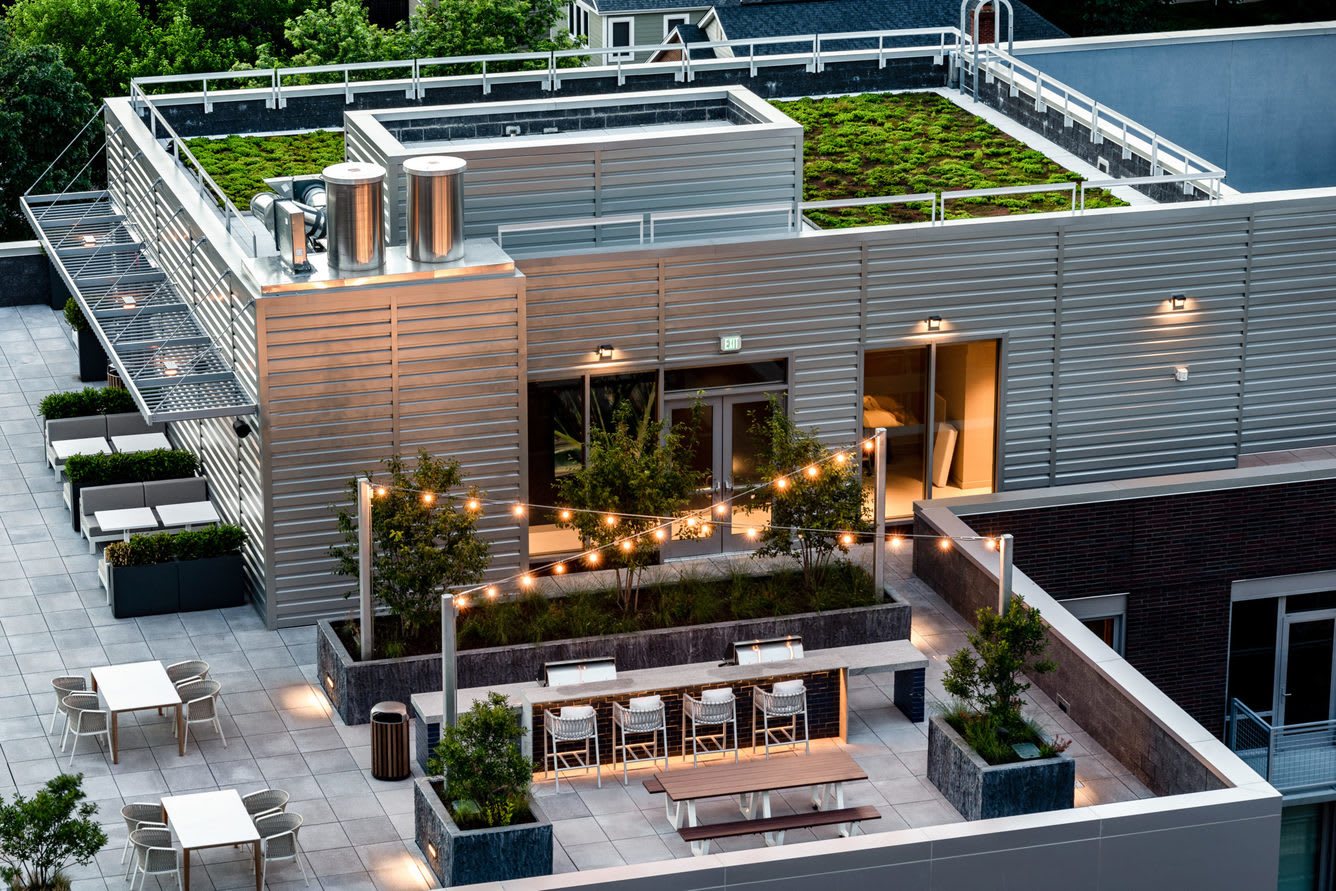 Stylish Apt Near DC & Metro - Pool & Gym