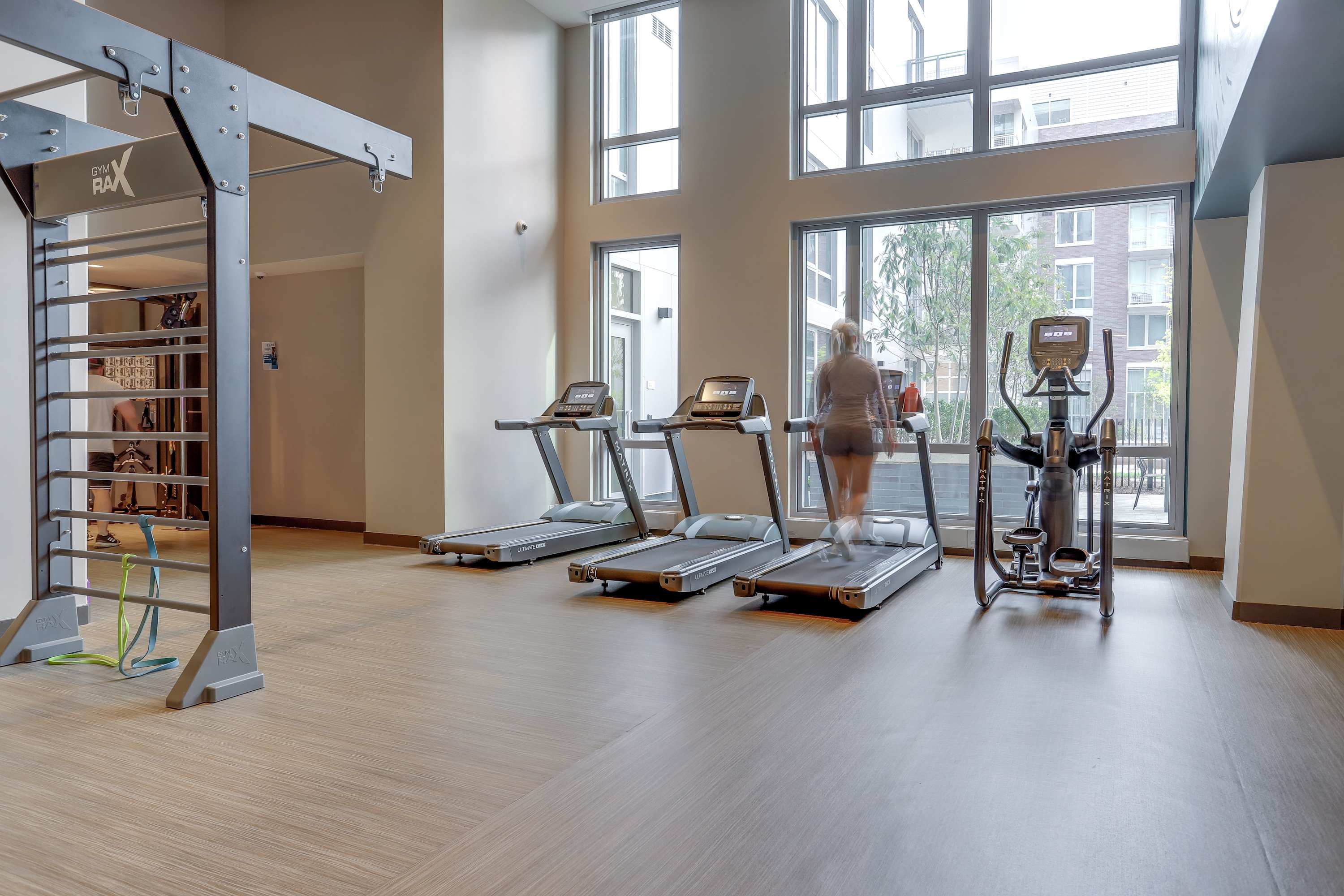 Stylish Apt Near DC & Metro - Pool & Gym