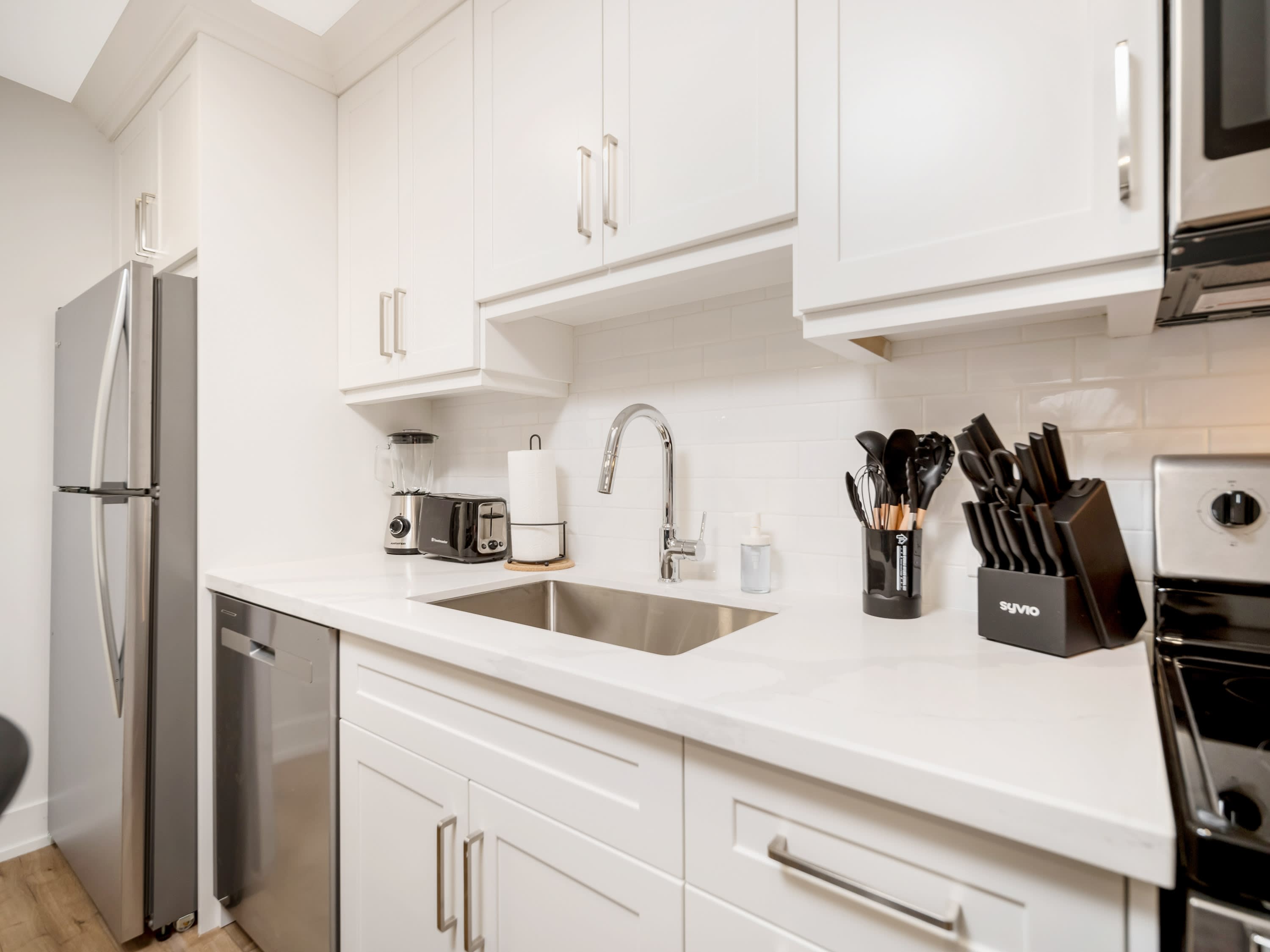 Modern Studio for 2 Corktown Hamilton | Photo 13