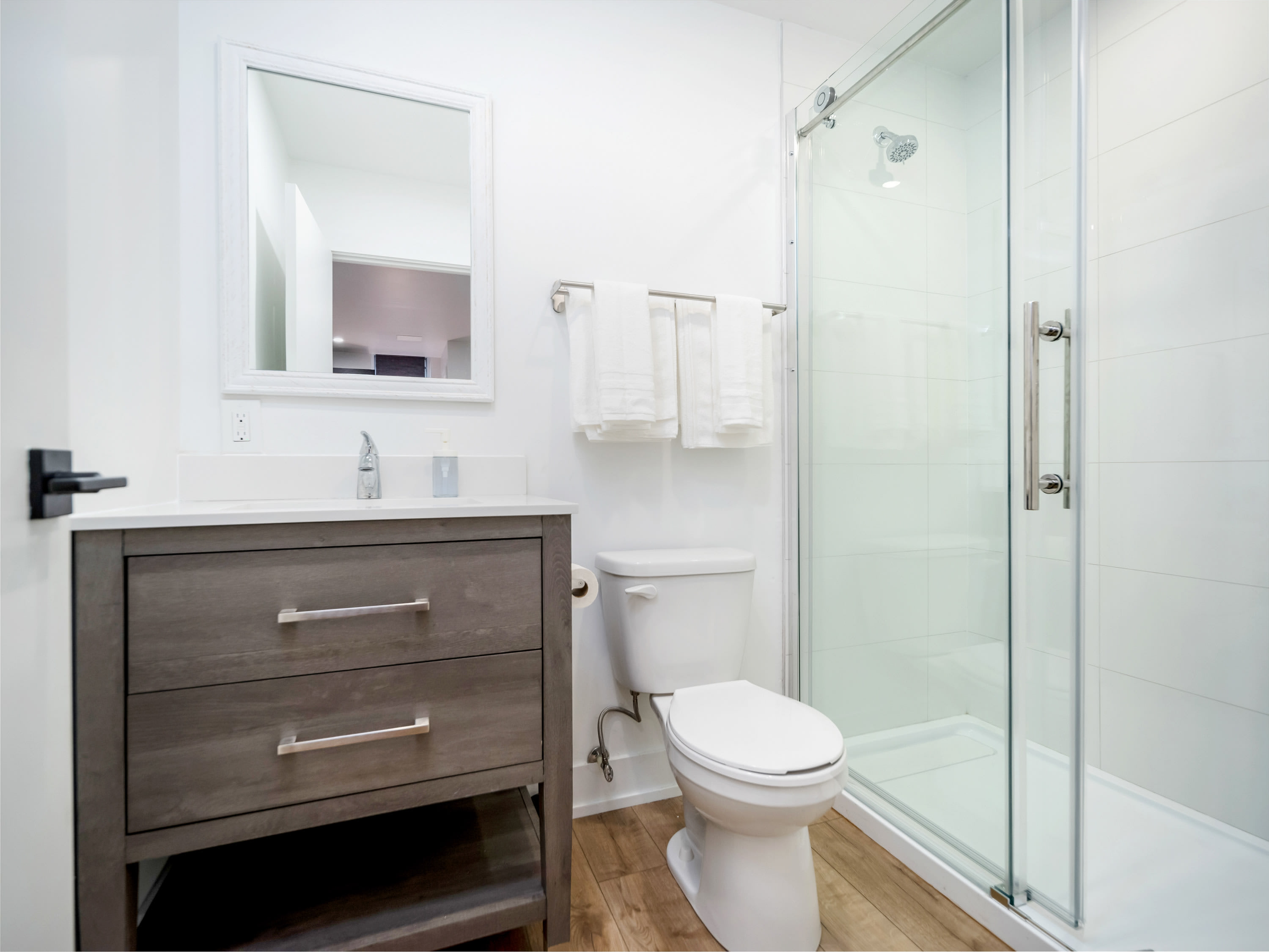 Modern Studio for 2 Corktown Hamilton | Photo 15