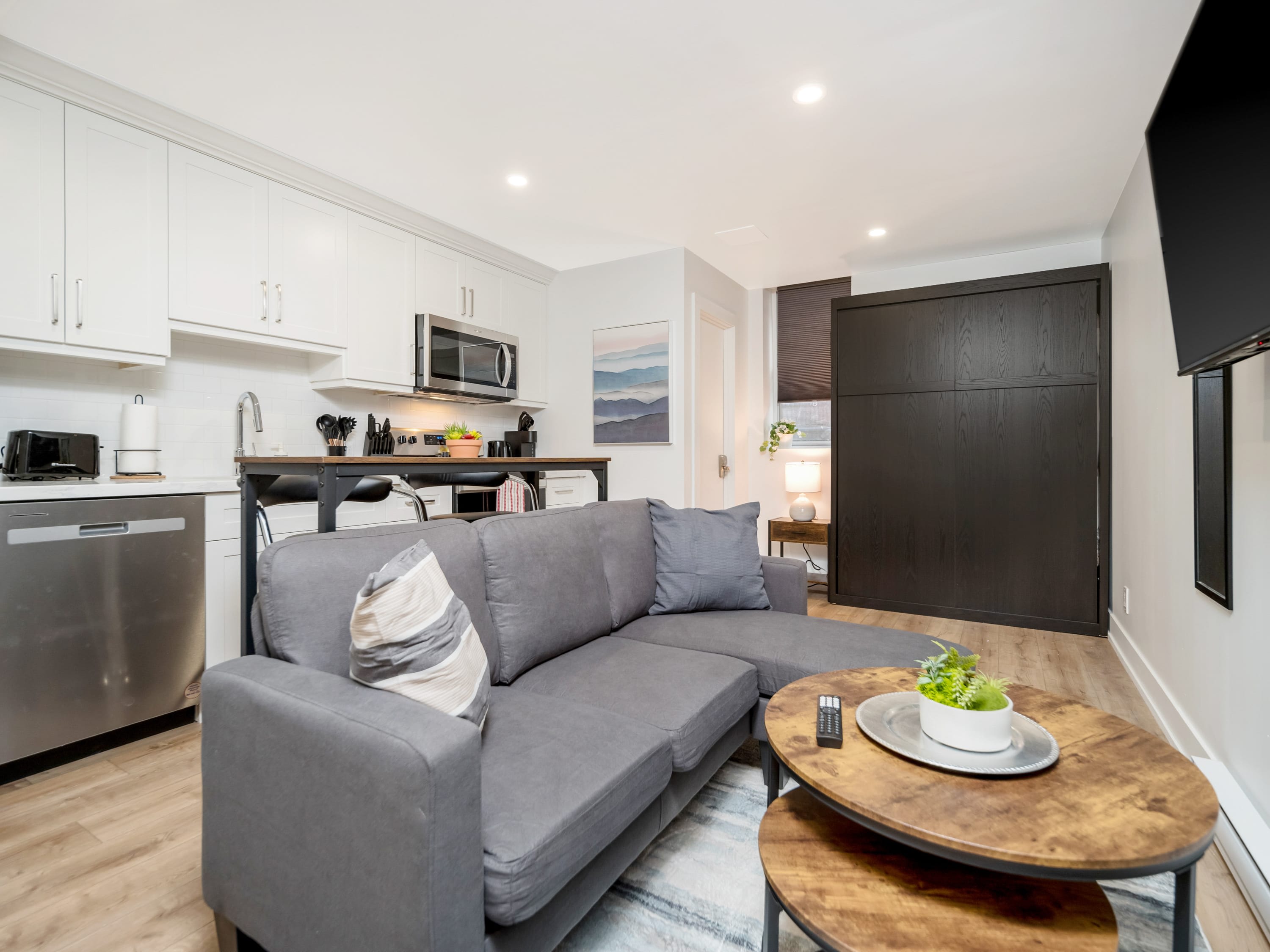 Modern Studio for 2 Corktown Hamilton