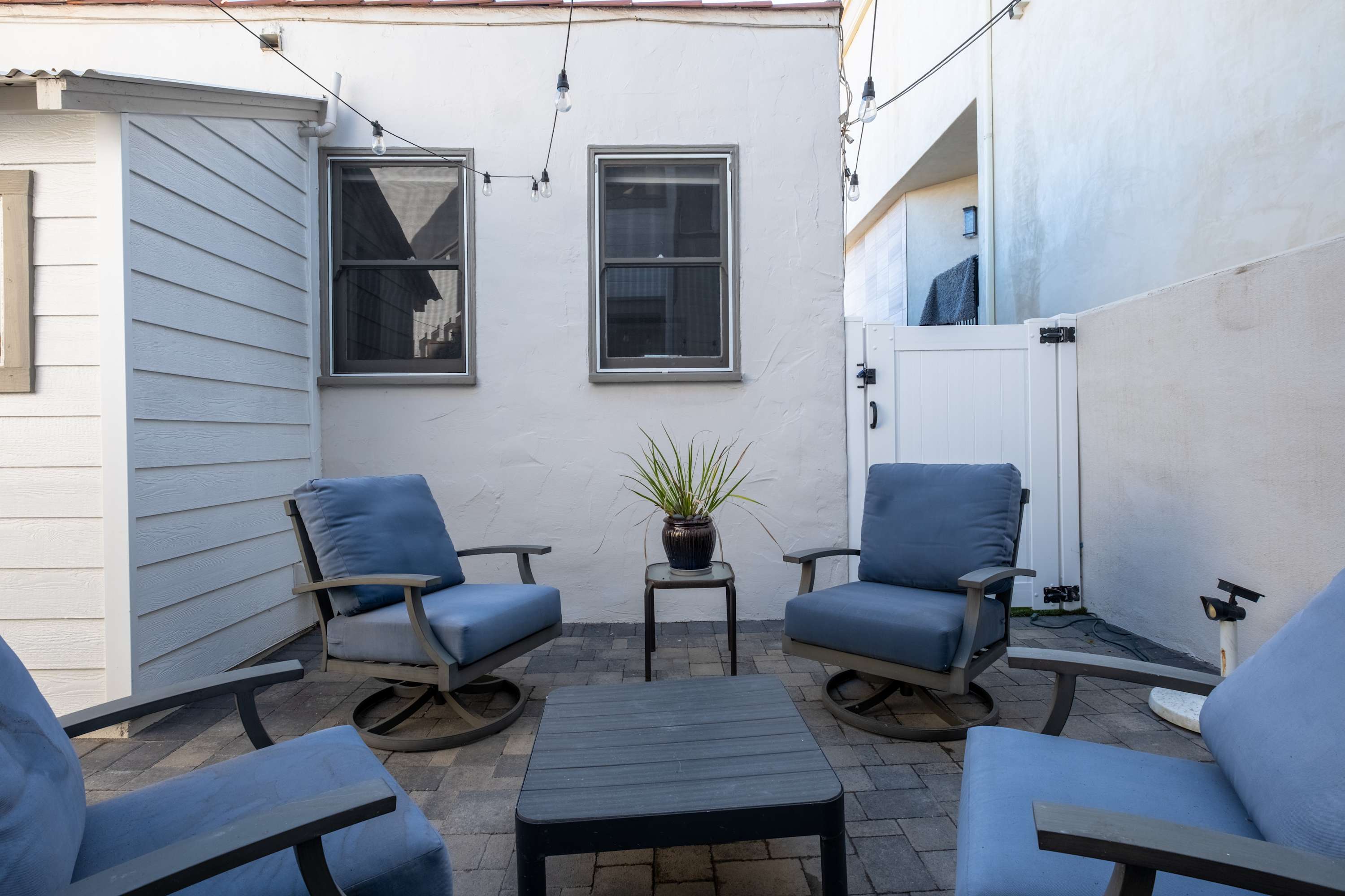 Cozy Apt on The Strand with Laundry, AC, The Strand