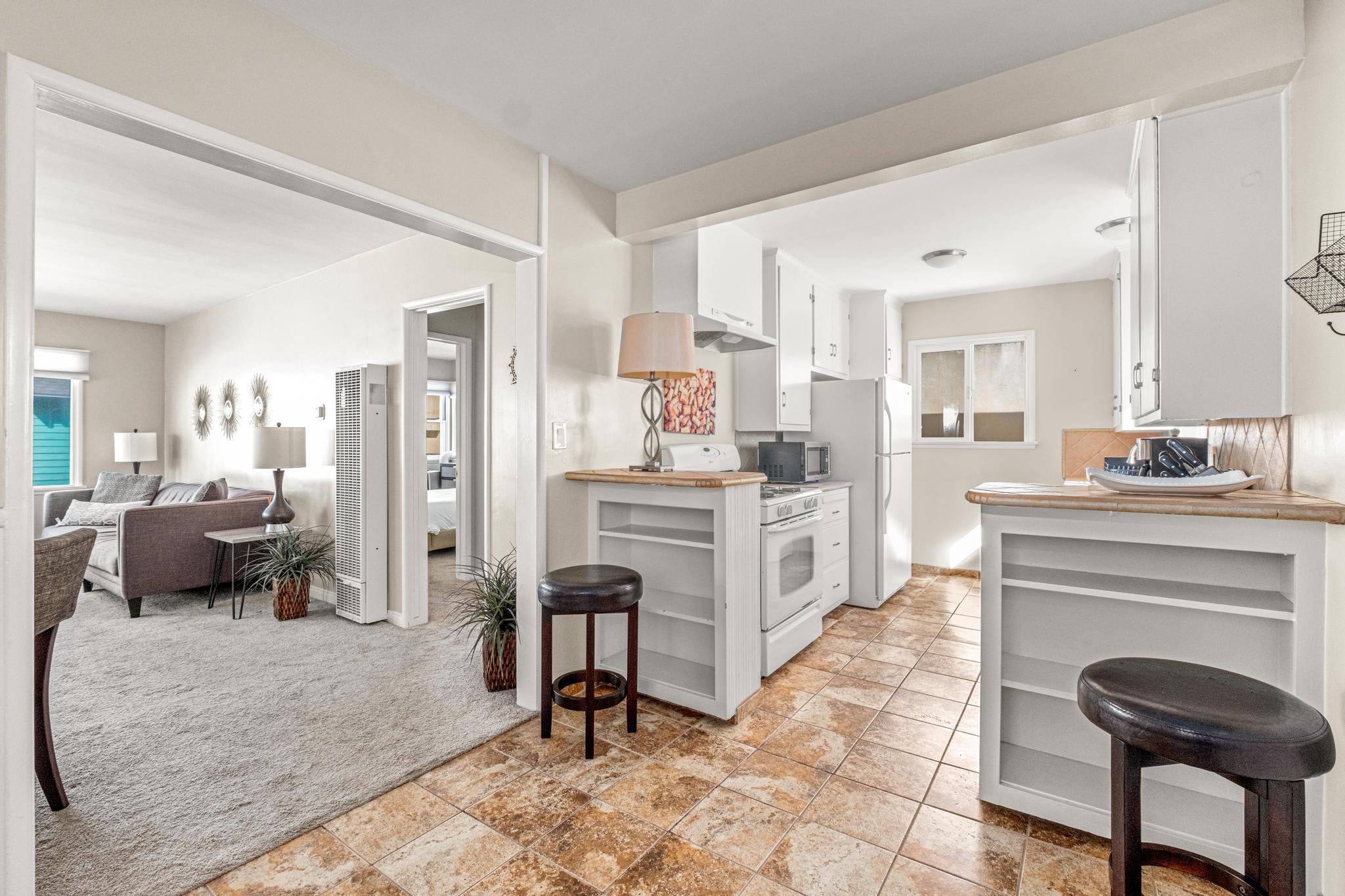 Cozy Beachside Apt with Laundry, AC, Patio
