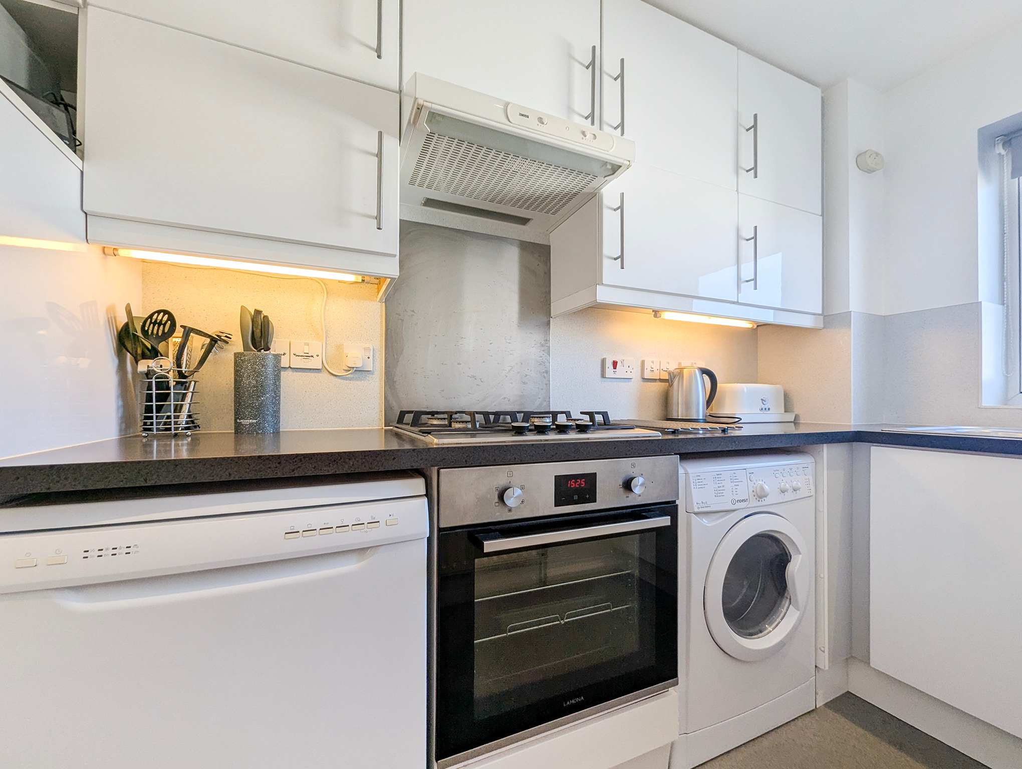 Britannia Harbour View | by Brighton Holiday Lets - Brighton Holiday Home - Image 7