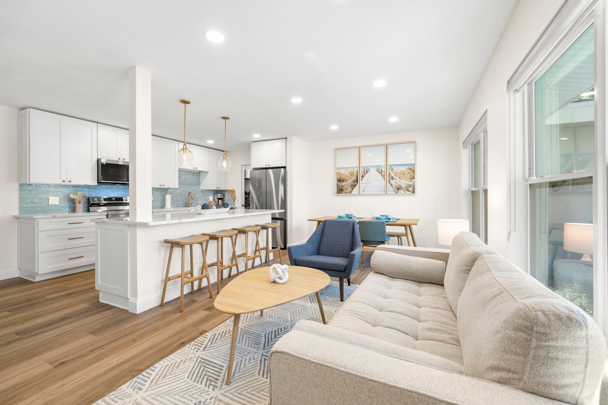 ★ Coastal Charm • Dog-Friendly • Near Sand & Shops 2