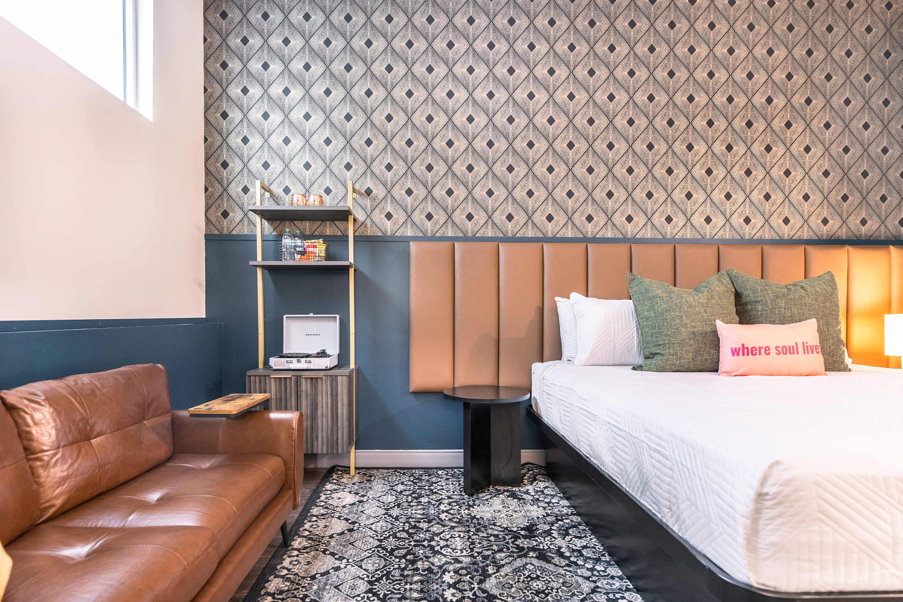 Elegant Getaway With Luxurious Touches - Charming Urban Retreat - Macon, GA
