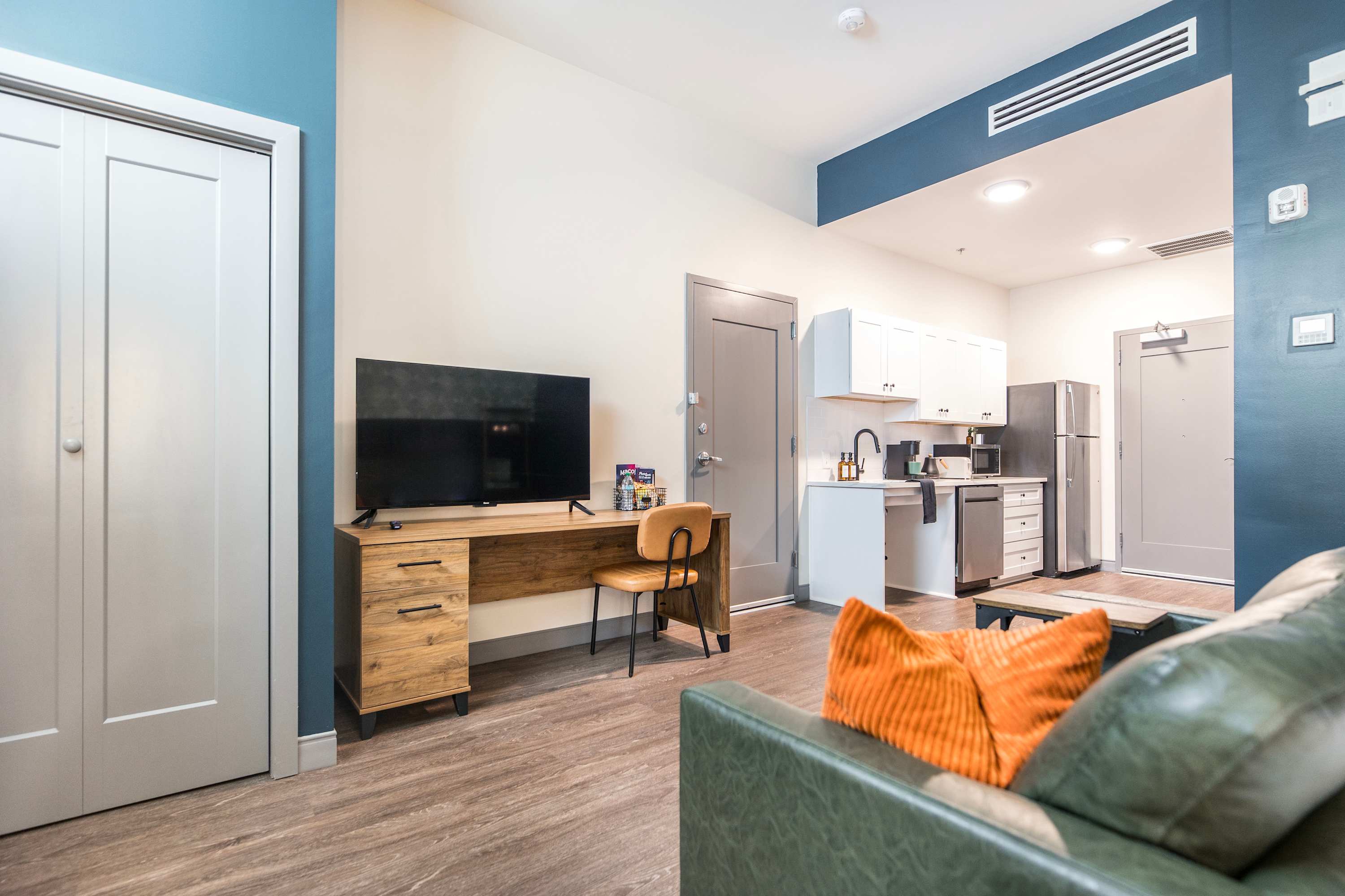 Music-inspired Design And Ada Compliant Layout - Charming Urban Retreat - Macon, GA