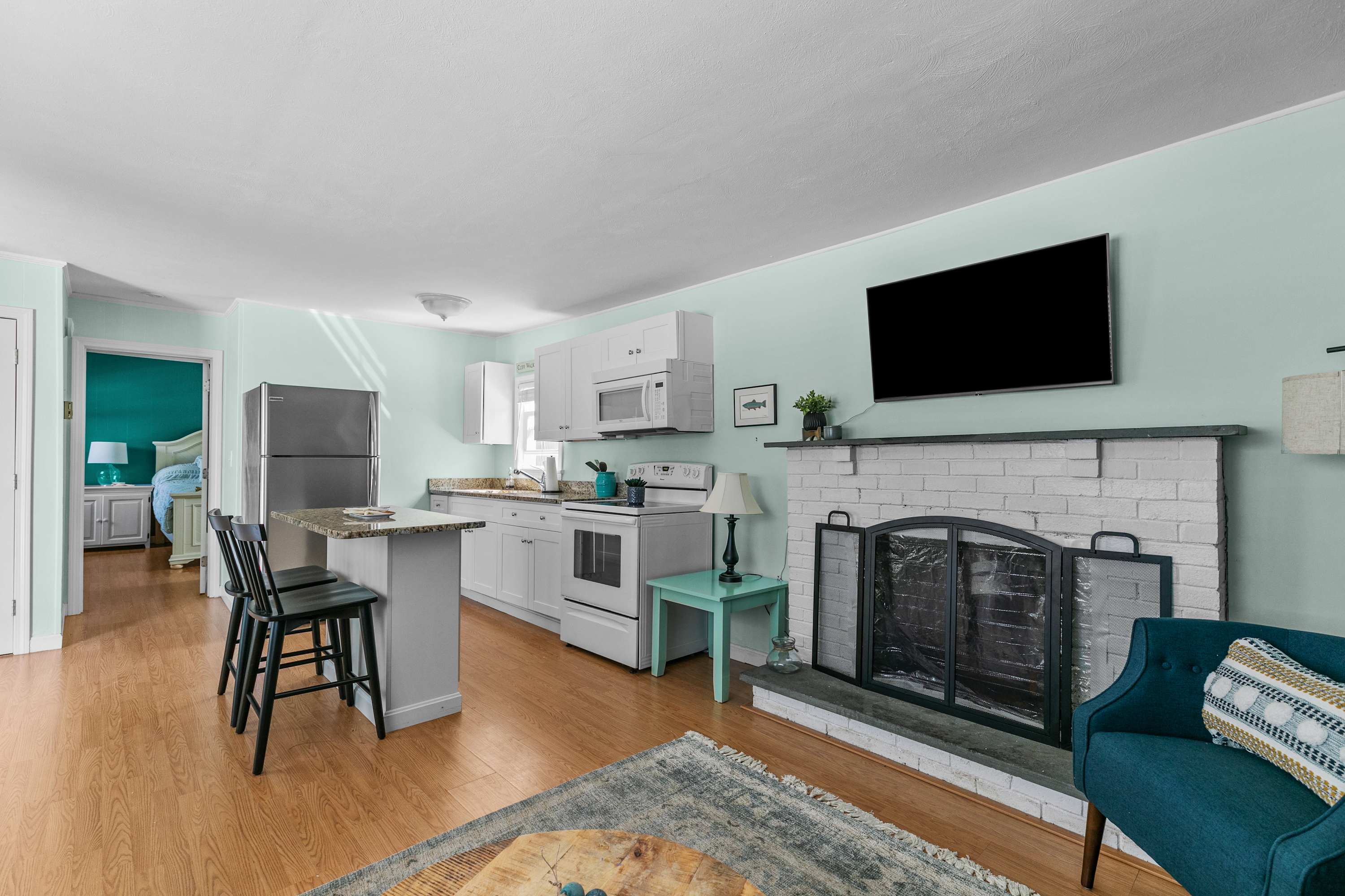 Ellery Bungalow #49 - Minutes from the Sand — Middletown, RI — vacation rental
