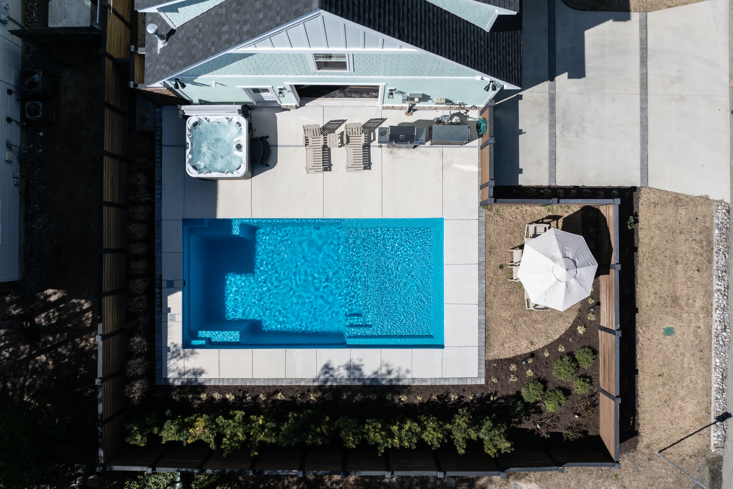Bayberry House  Luxury, Modern, Steps to the Beach