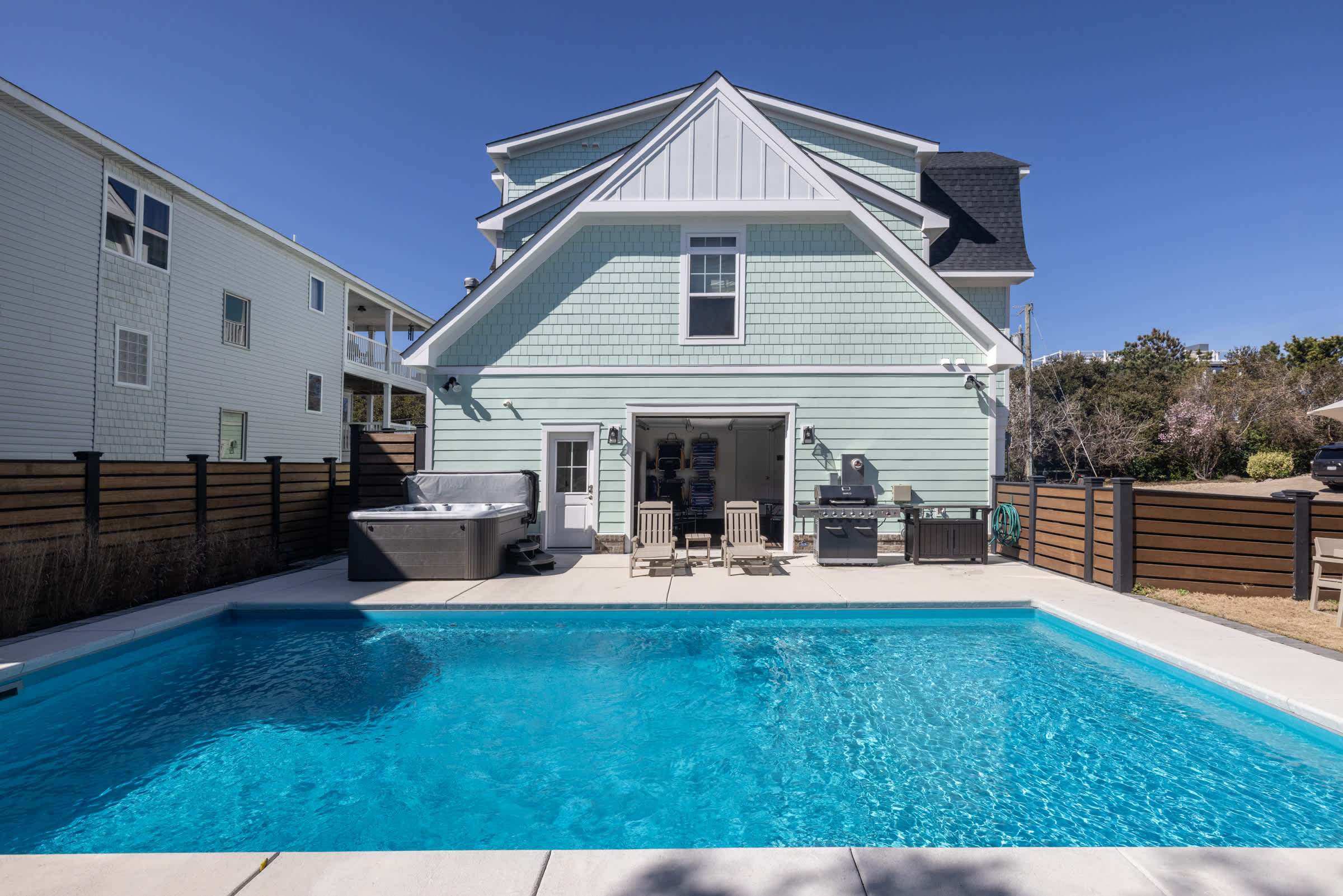 Bayberry House  Luxury, Modern, Steps to the Beach