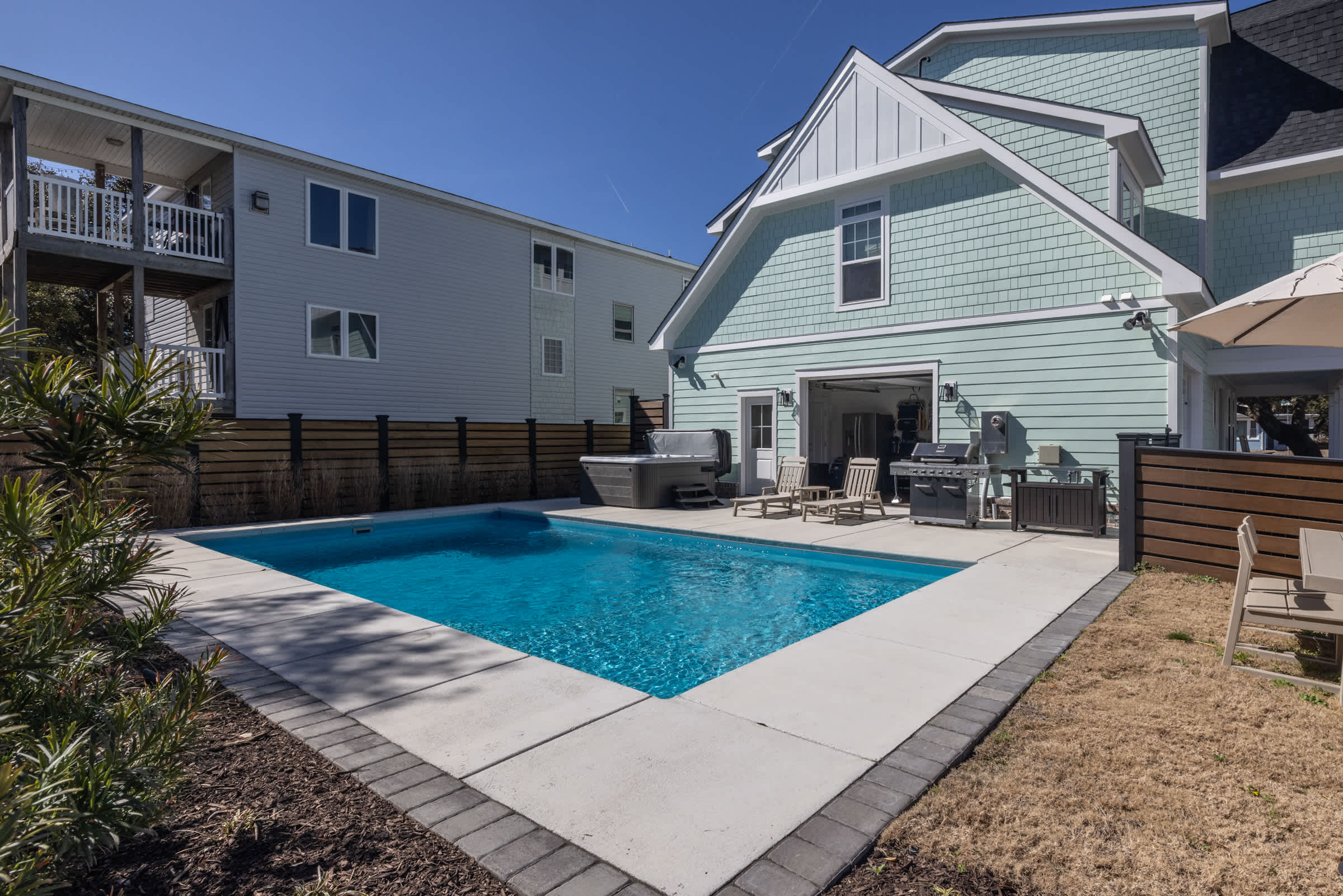 Bayberry House  Luxury, Modern, Steps to the Beach