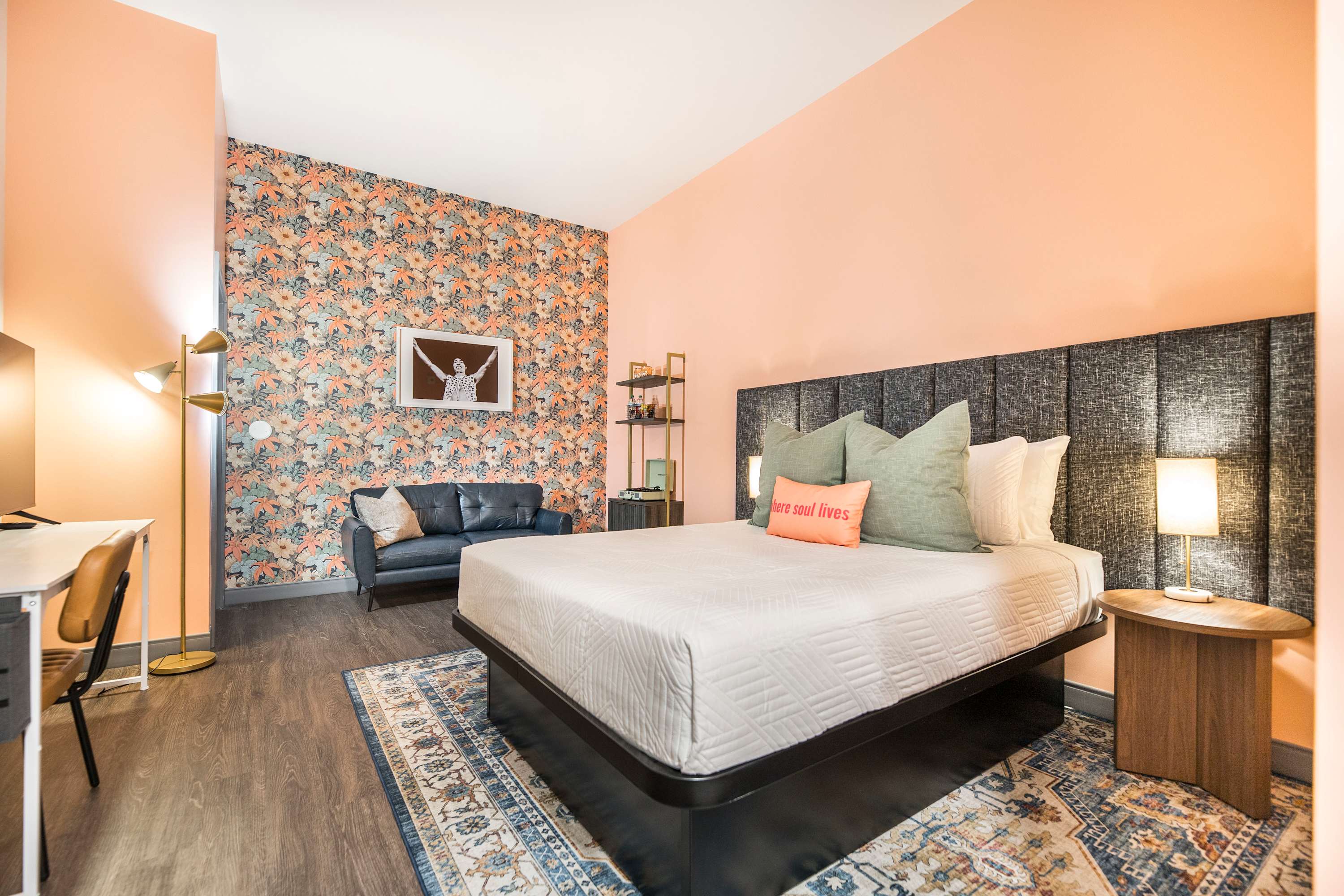 Music-inspired Escape And Spacious Layout - Vibrant Family Haven - Macon, GA