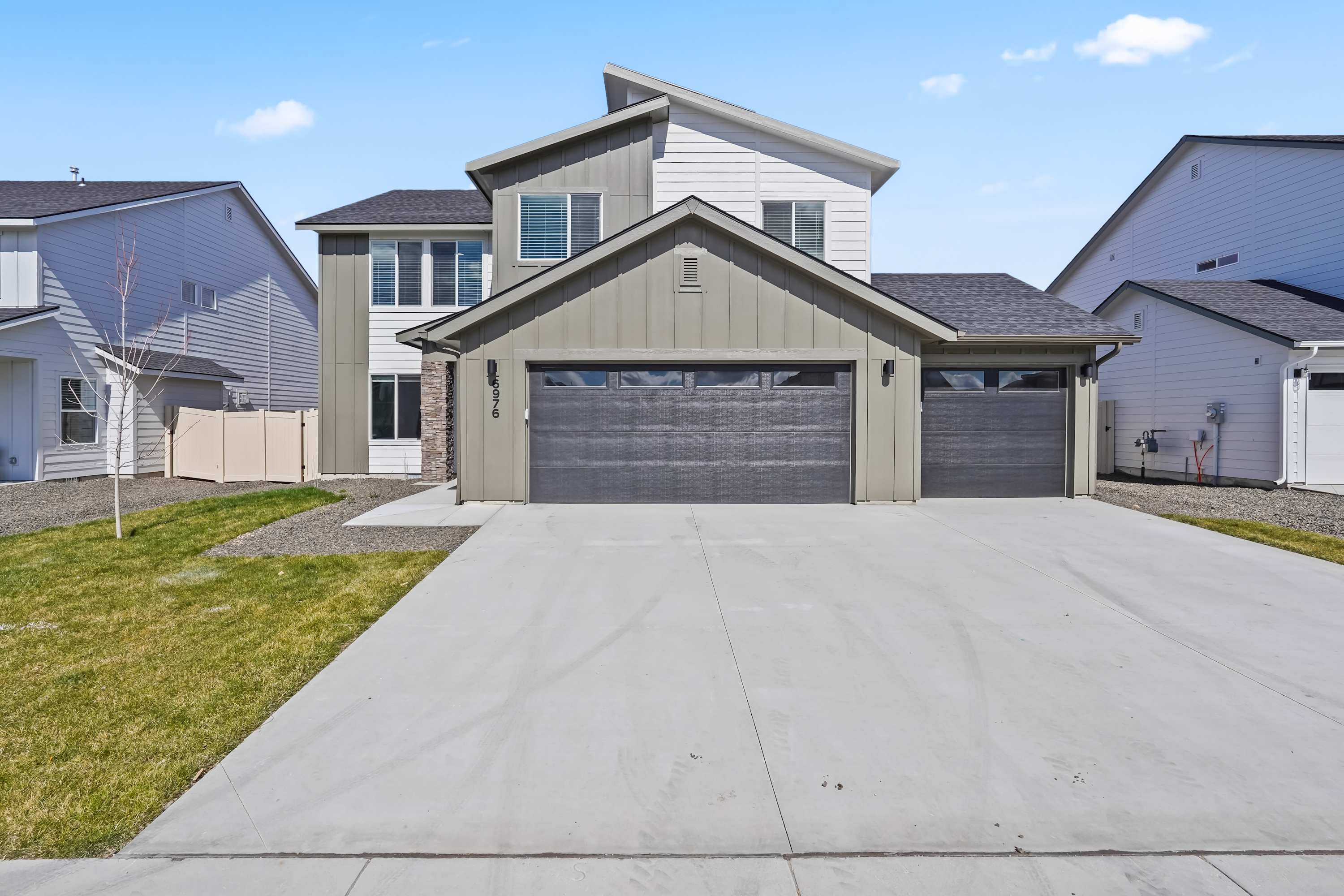 Spacious 6BR - Sleeps 22 - Hot Tub & Pool Access 2