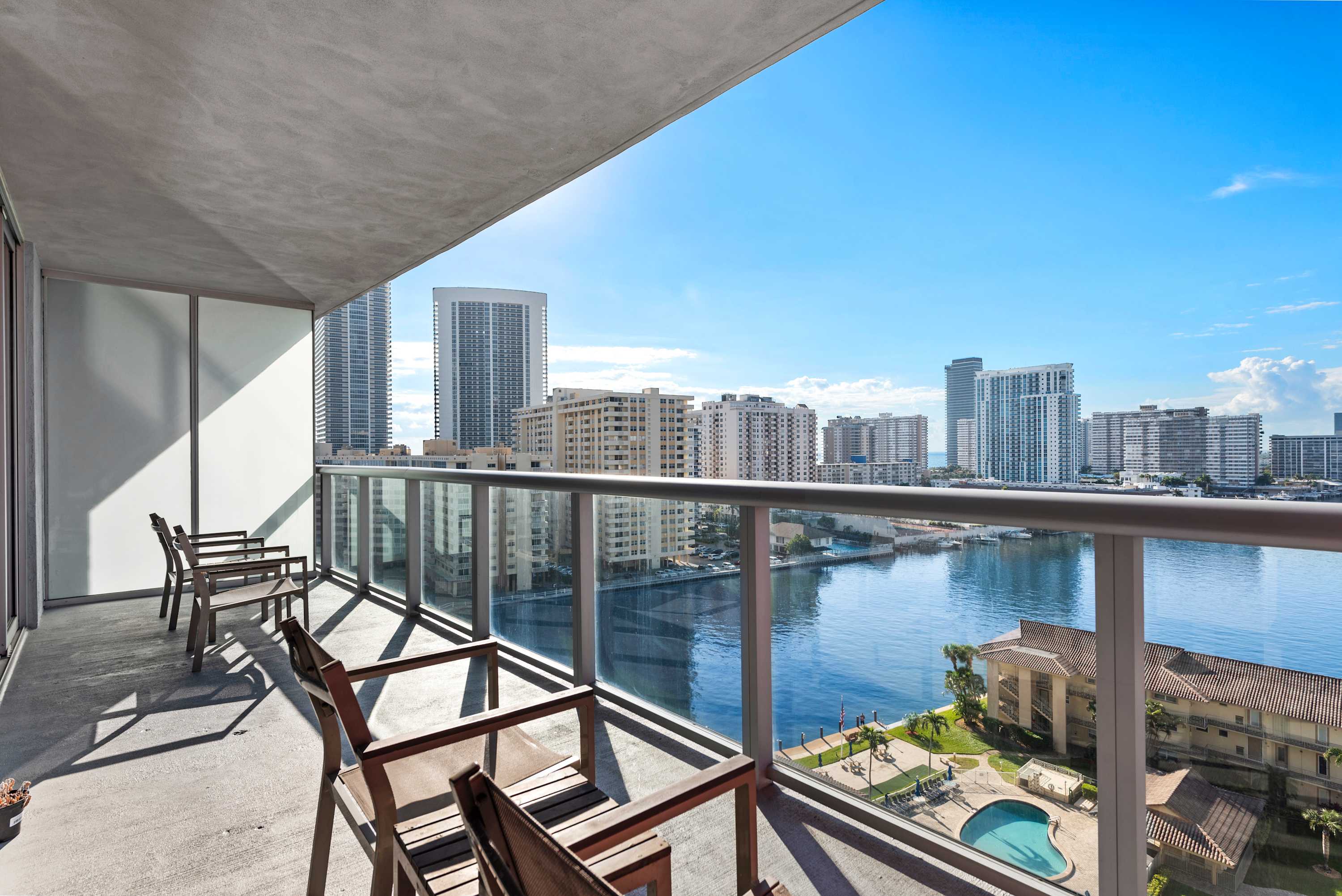 Breathtaking Views - 12th Floor