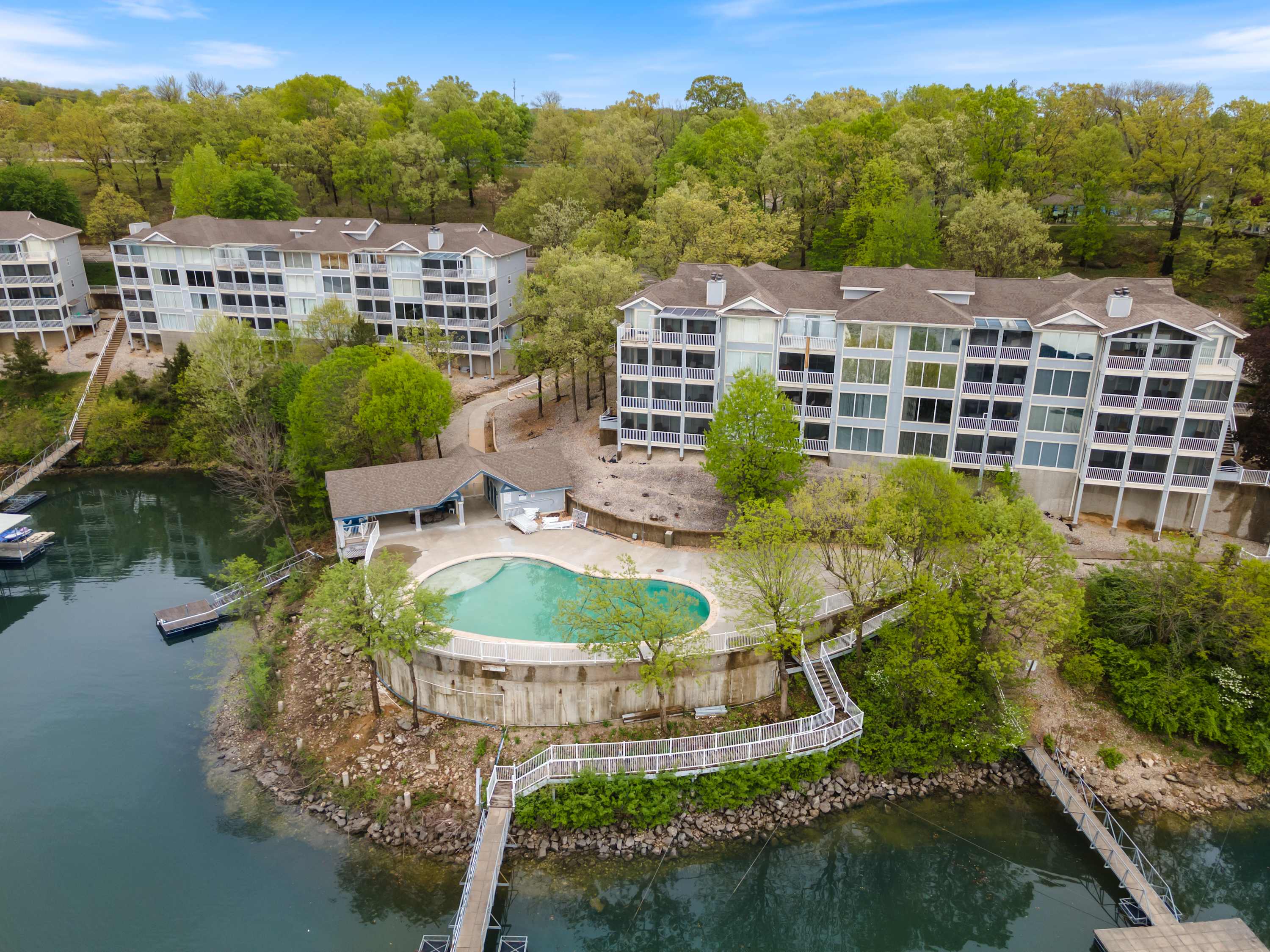 |3B 3B | Lakefront | Boat Dock |Seasonal Pool - Foto 34
