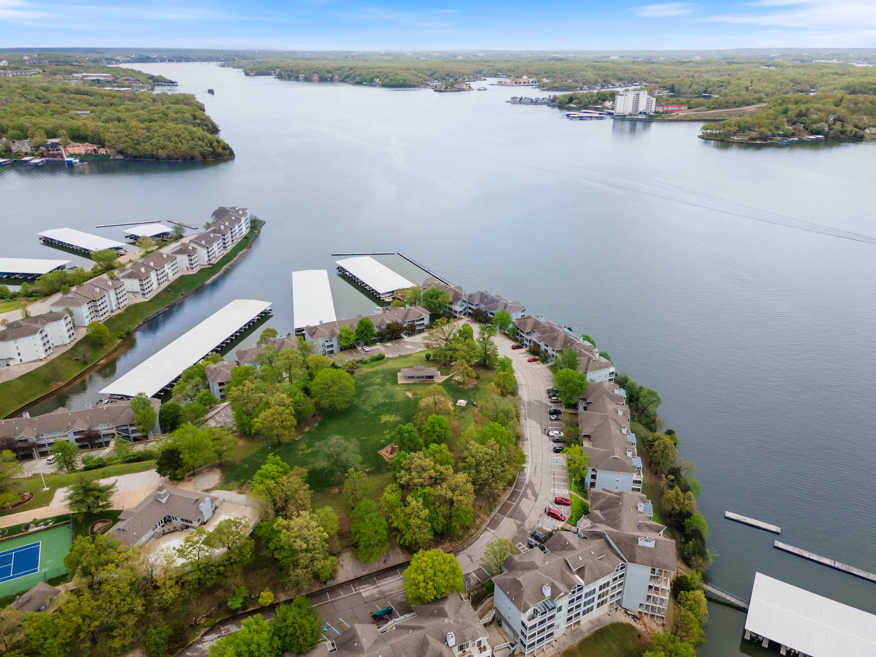 |3B 3B | Lakefront | Boat Dock |Seasonal Pool - Foto 35