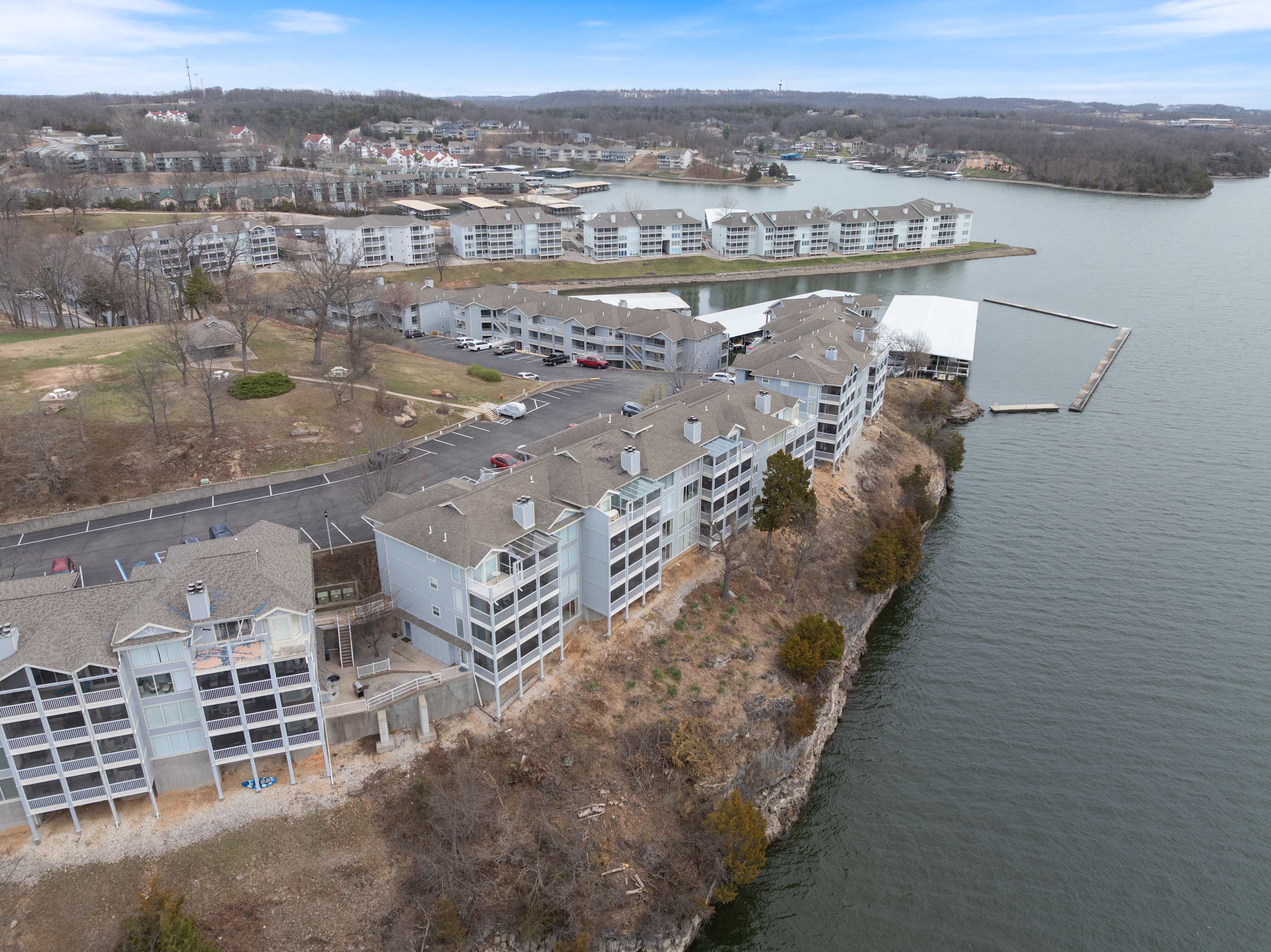 |3B 3B | Lakefront | Boat Dock |Seasonal Pool - Foto 38