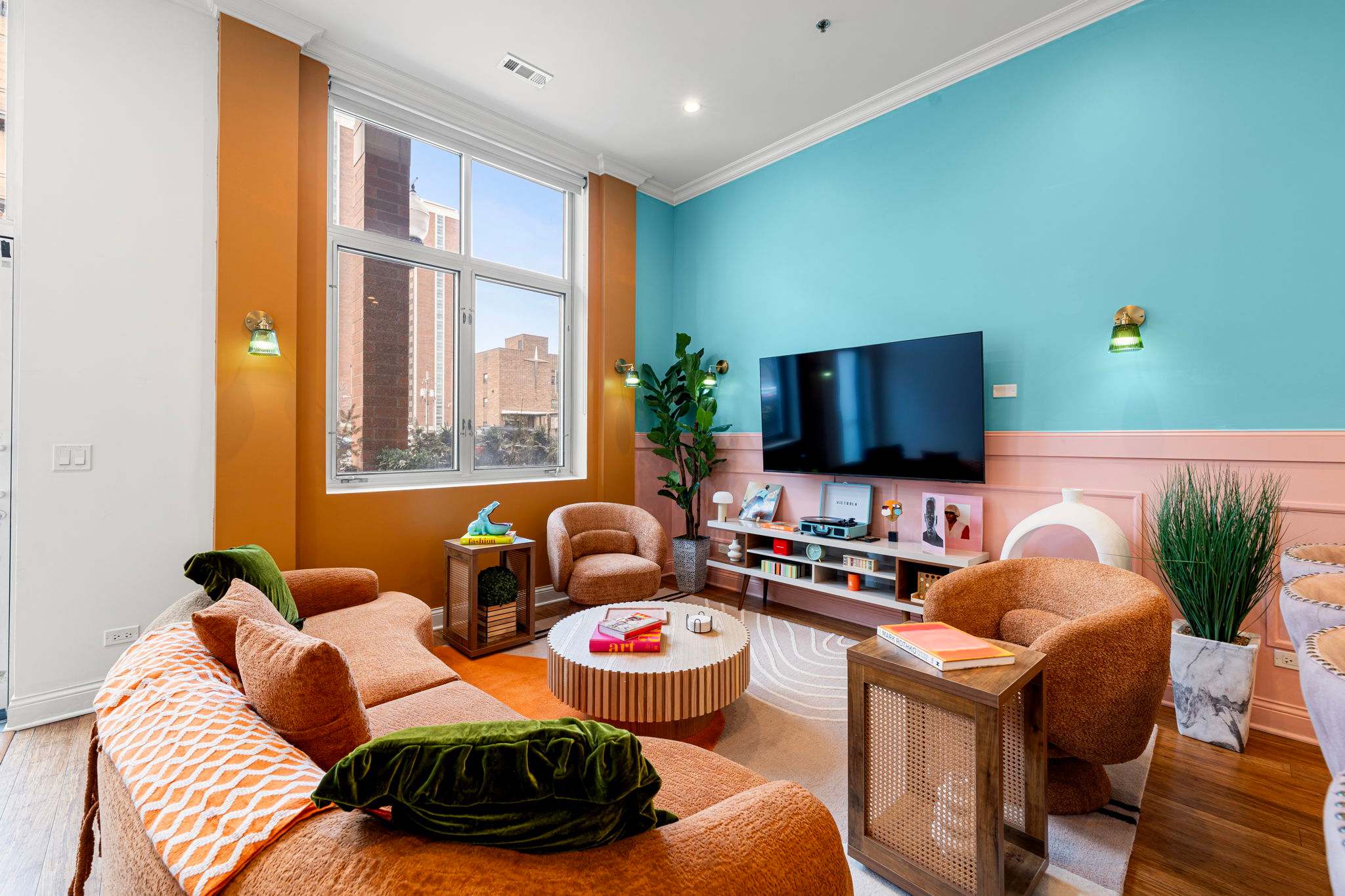 Stylish Stay With Entrance Patio And Free Parking - Tranquil Escape - Chicago, IL