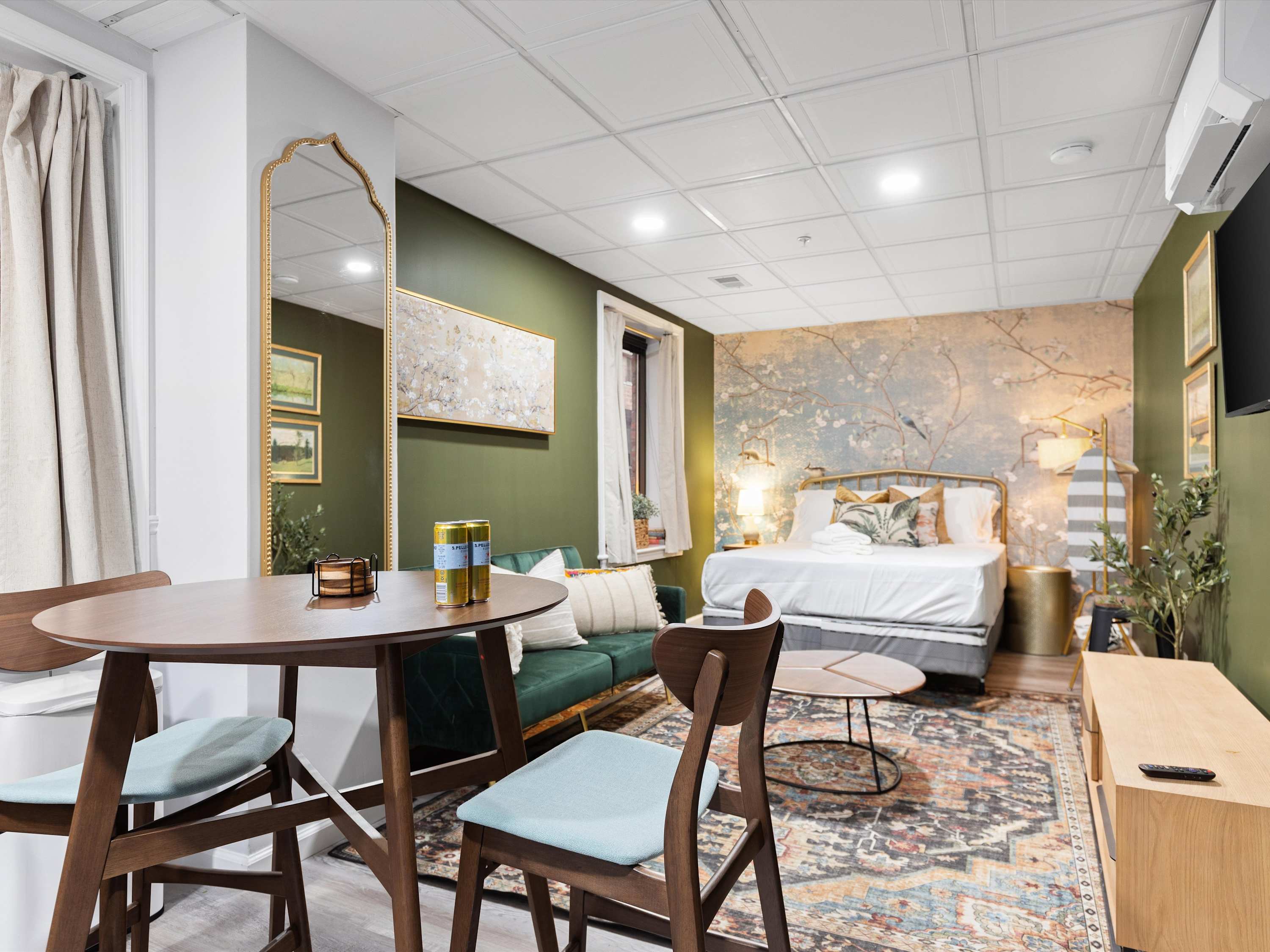 Designer Studio Steps to Oval Office & Nat'l Mall — Washington, DC — vacation rental