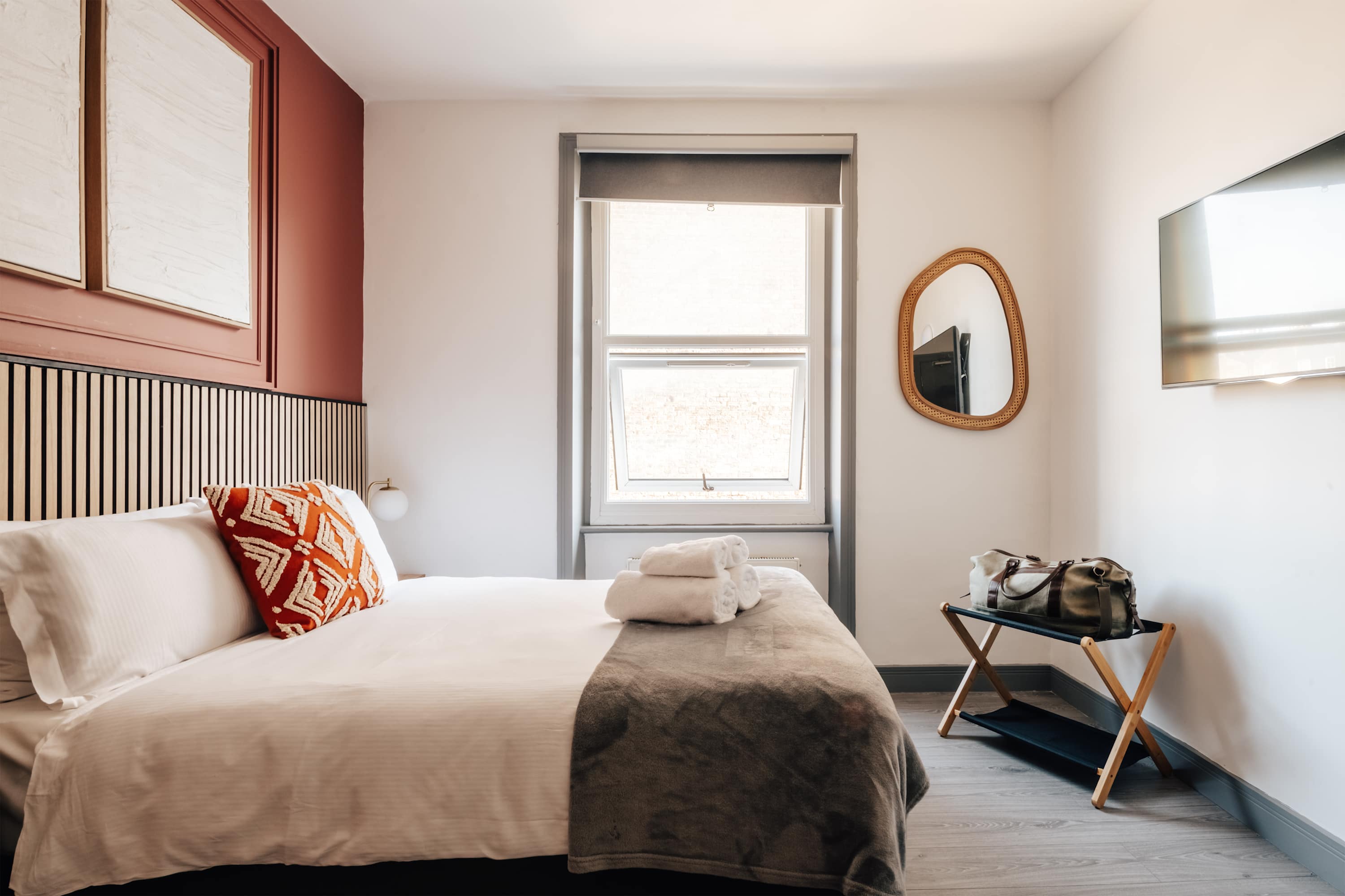 Cosy and modern duplex in the heart of Earls Court in Earls Court Road 207 SW5 9AN - Property image 2 - VivreStays