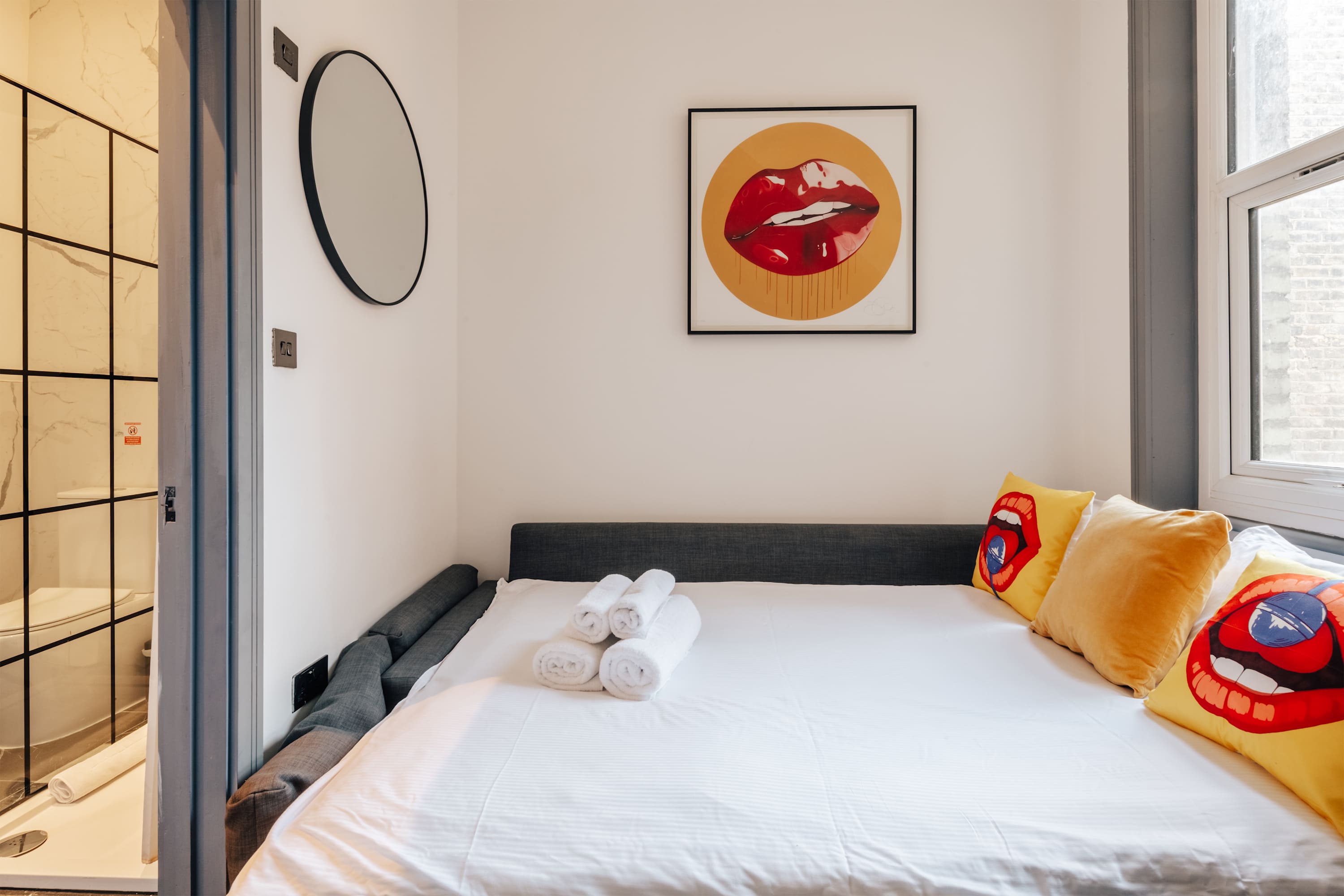 Cosy and modern duplex in the heart of Earls Court in Earls Court Road 207 SW5 9AN - Property image 13 - VivreStays