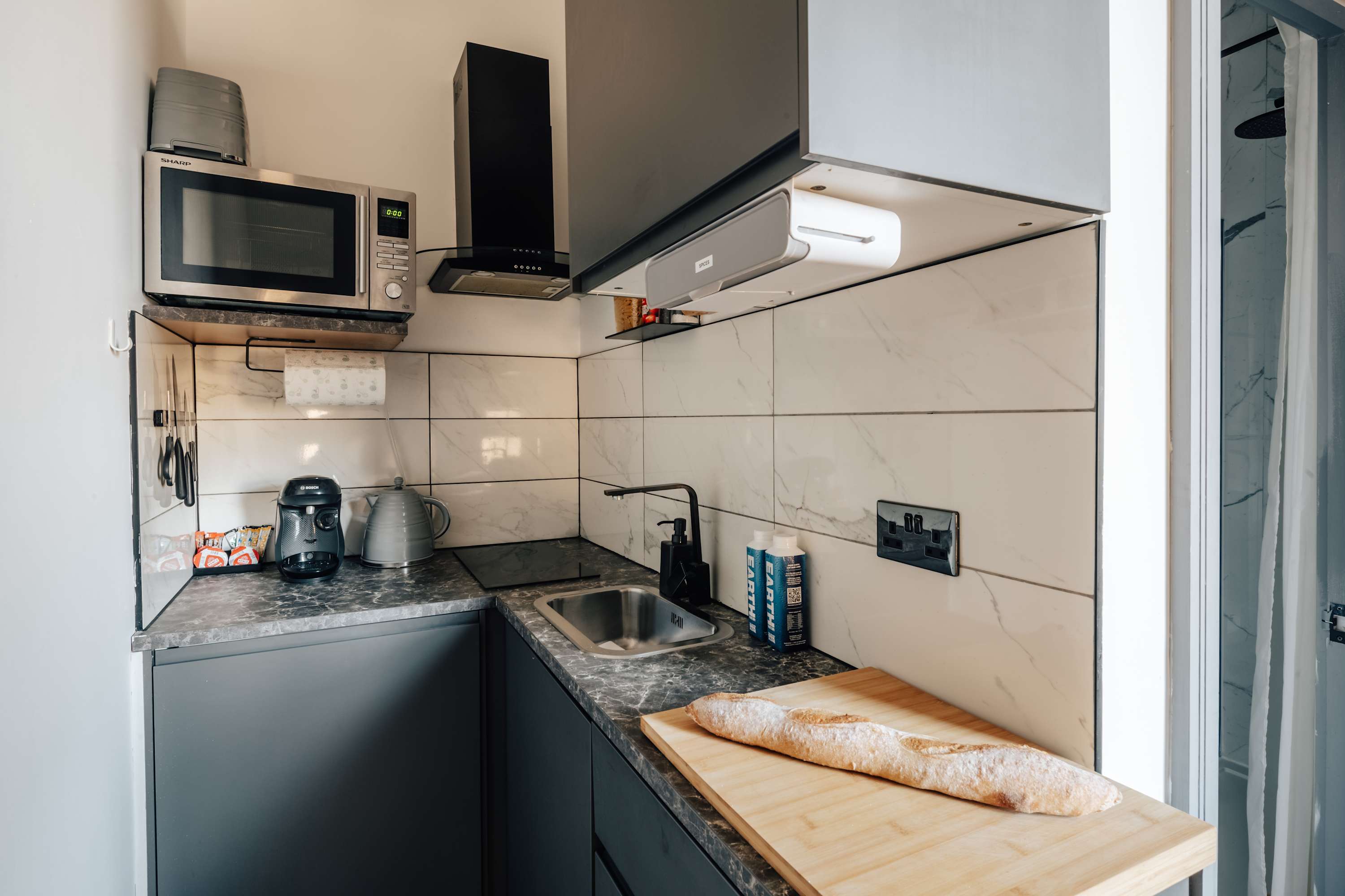 Cosy and modern duplex in the heart of Earls Court in Earls Court Road 207 SW5 9AN - Property image 15 - VivreStays