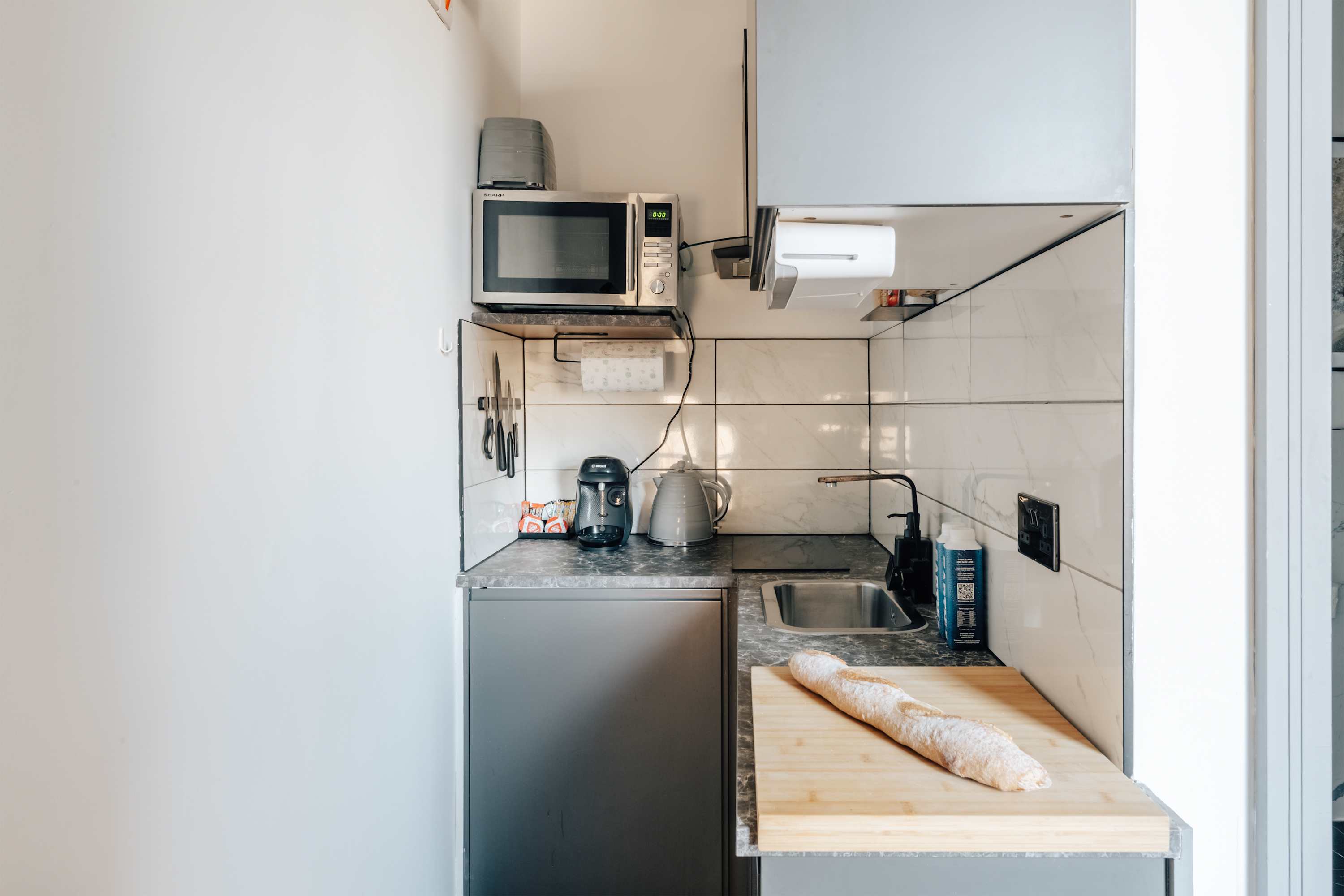 Cosy and modern duplex in the heart of Earls Court in Earls Court Road 207 SW5 9AN - Property image 16 - VivreStays