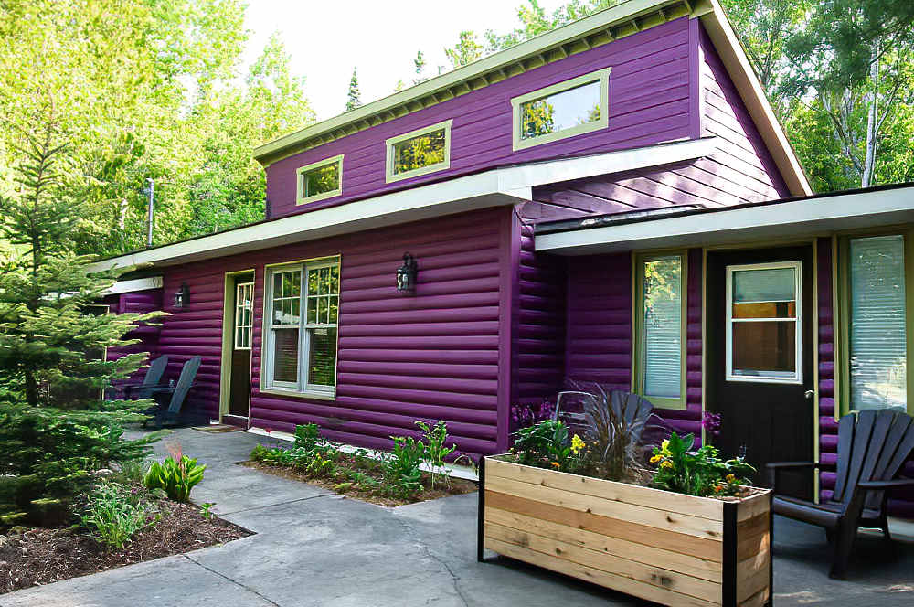 Charming exterior of the cabin