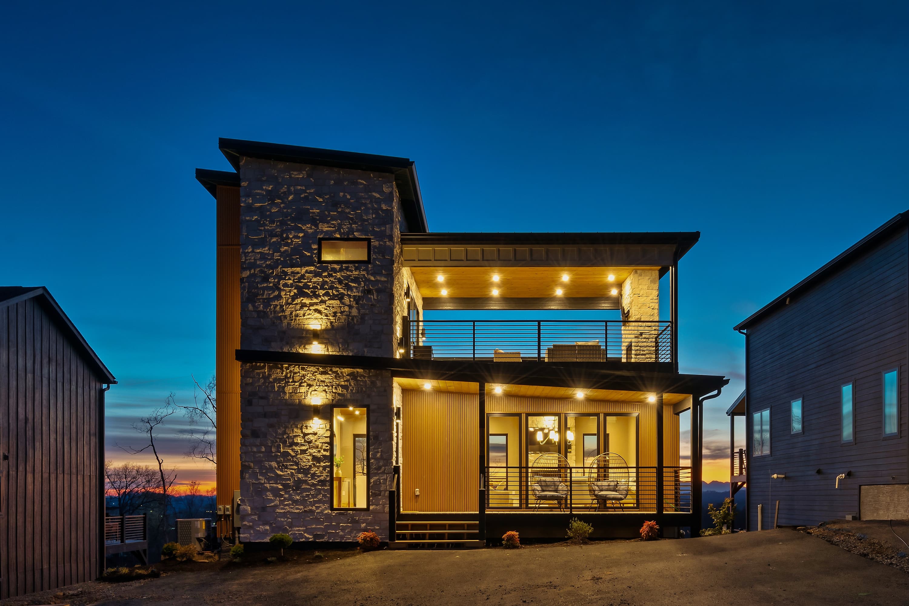 Luxury Getaway, Sleeps 6・Views, Hot tub, Roof Deck — Sevierville, TN — vacation rental