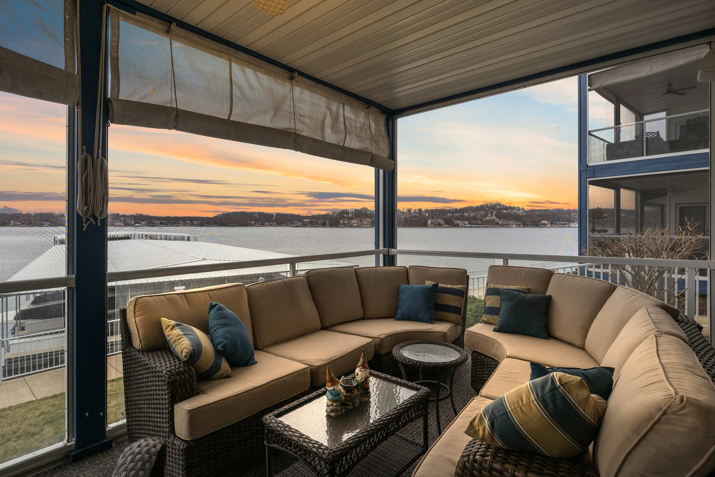 | 4B 3B | Lakefront | SeasonalPool/Hot Tub | Dock