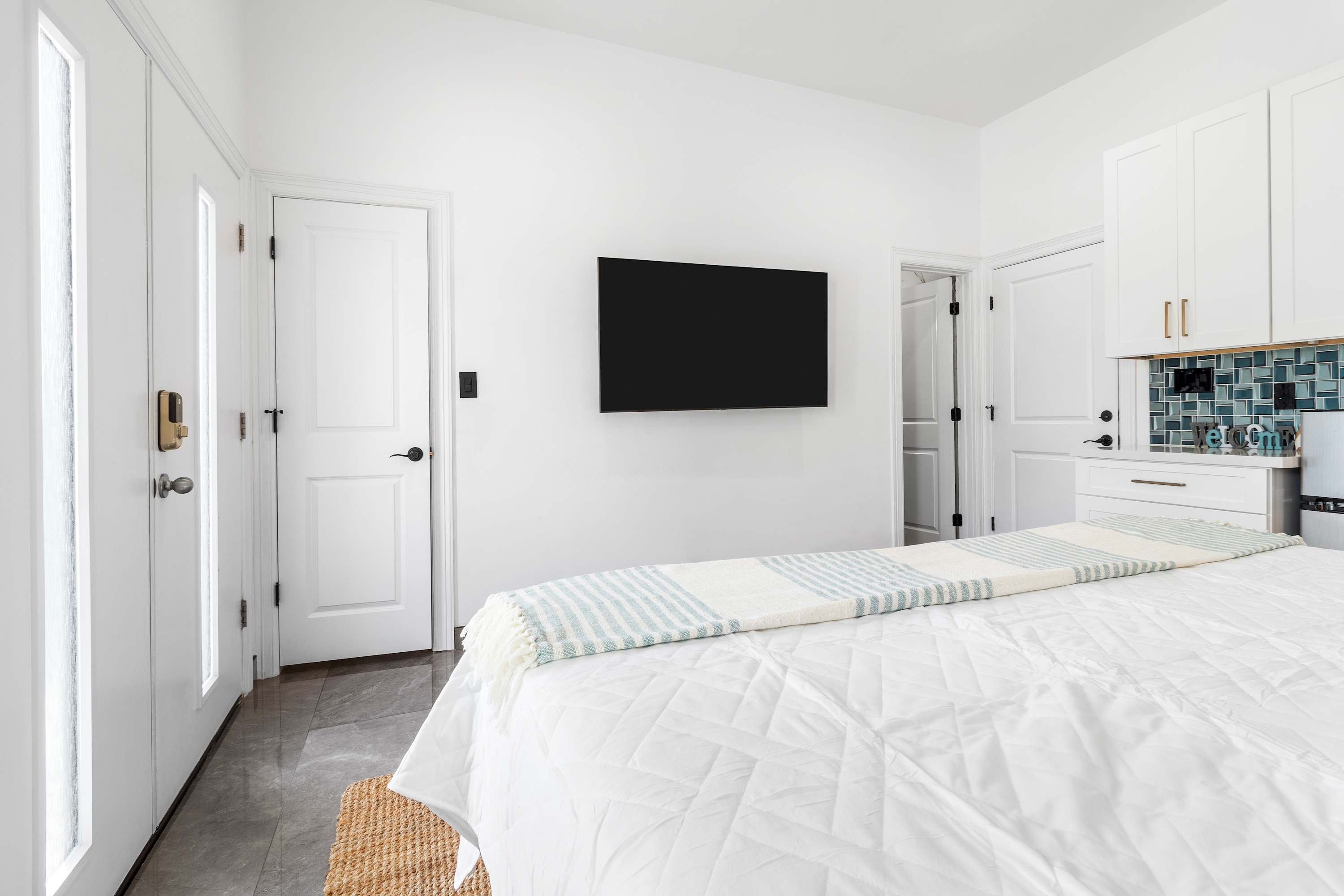 King bedroom with en-suite bathroom