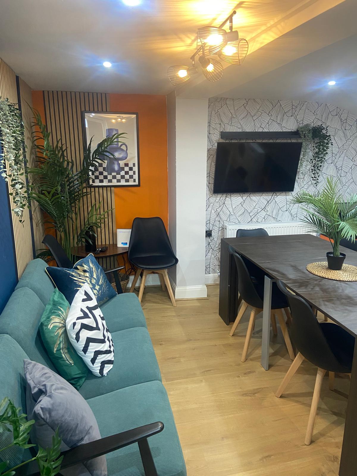 Ashton Luxury Getaway Sleeps 14 with 2  Free Parking Space in Church Street 18 OL6 6XE - Property image 49 - VivreStays