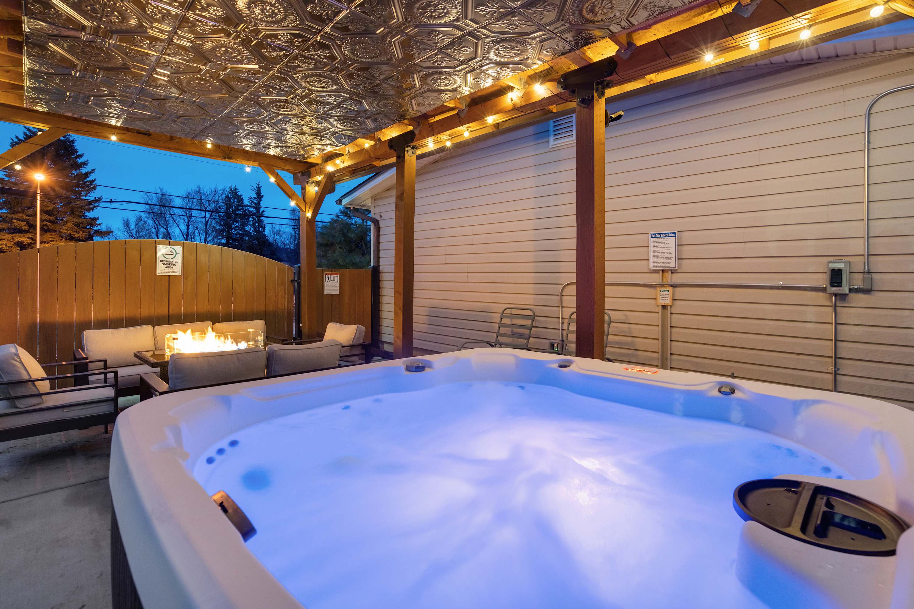 5BR w/ Hot Tub, Fire pit, Gym, Games & Secret Room