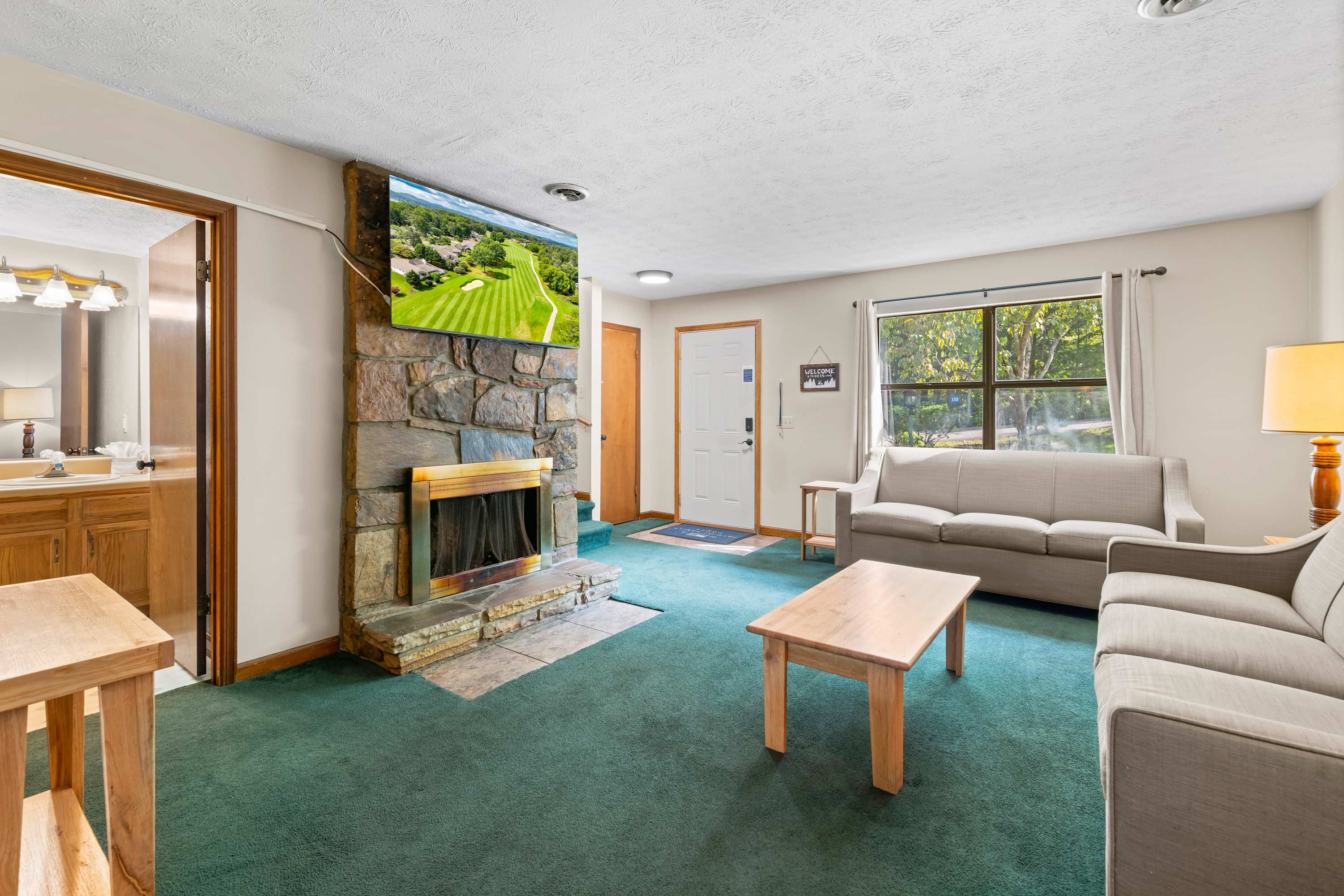 Spacious Escape, Sleeps 8・Pool・BBQ Grill・Firepit — Pigeon Forge, TN — vacation rental