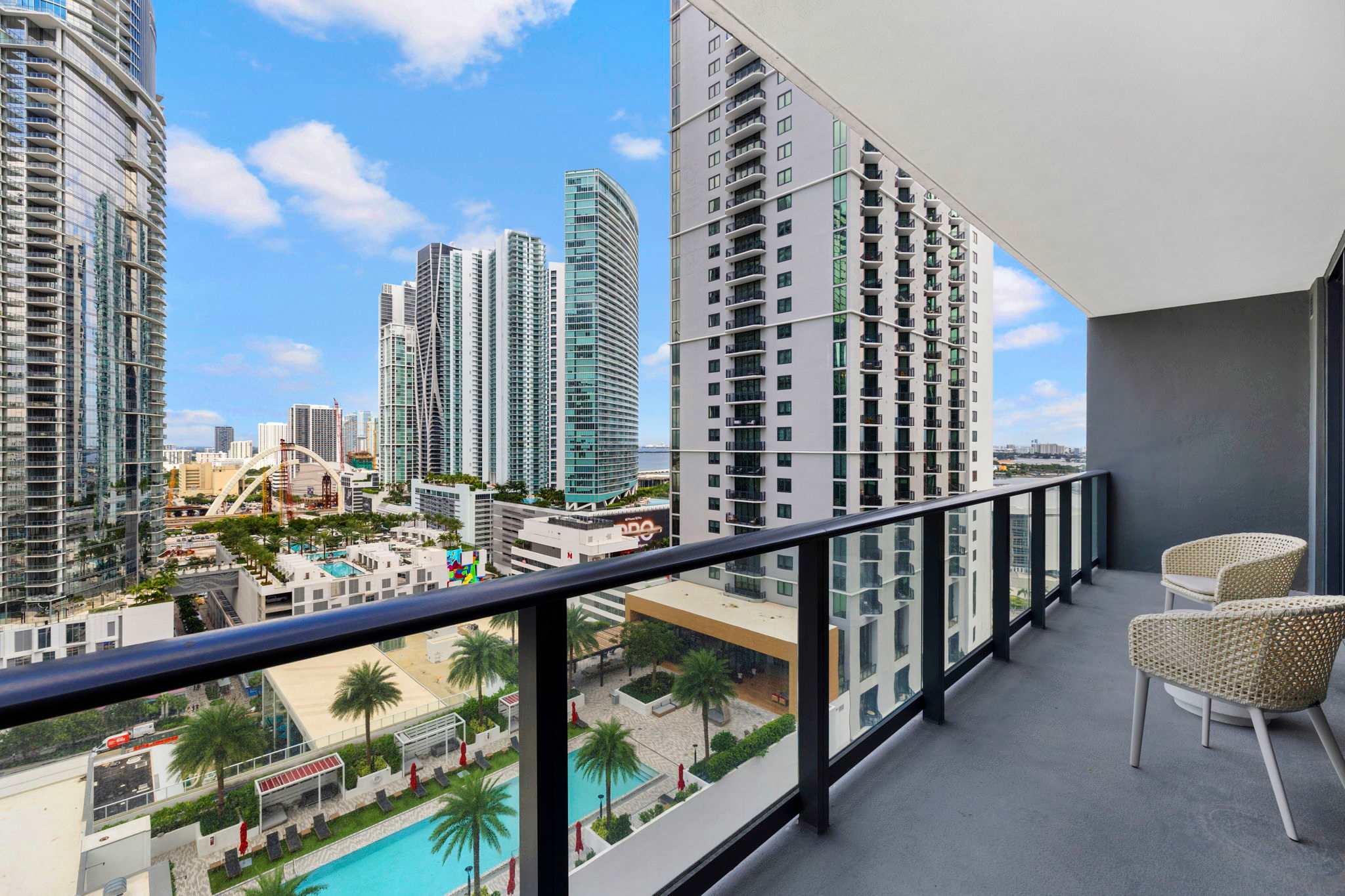 Bright 1BR | Resort Pool | Steps to Fan Fest