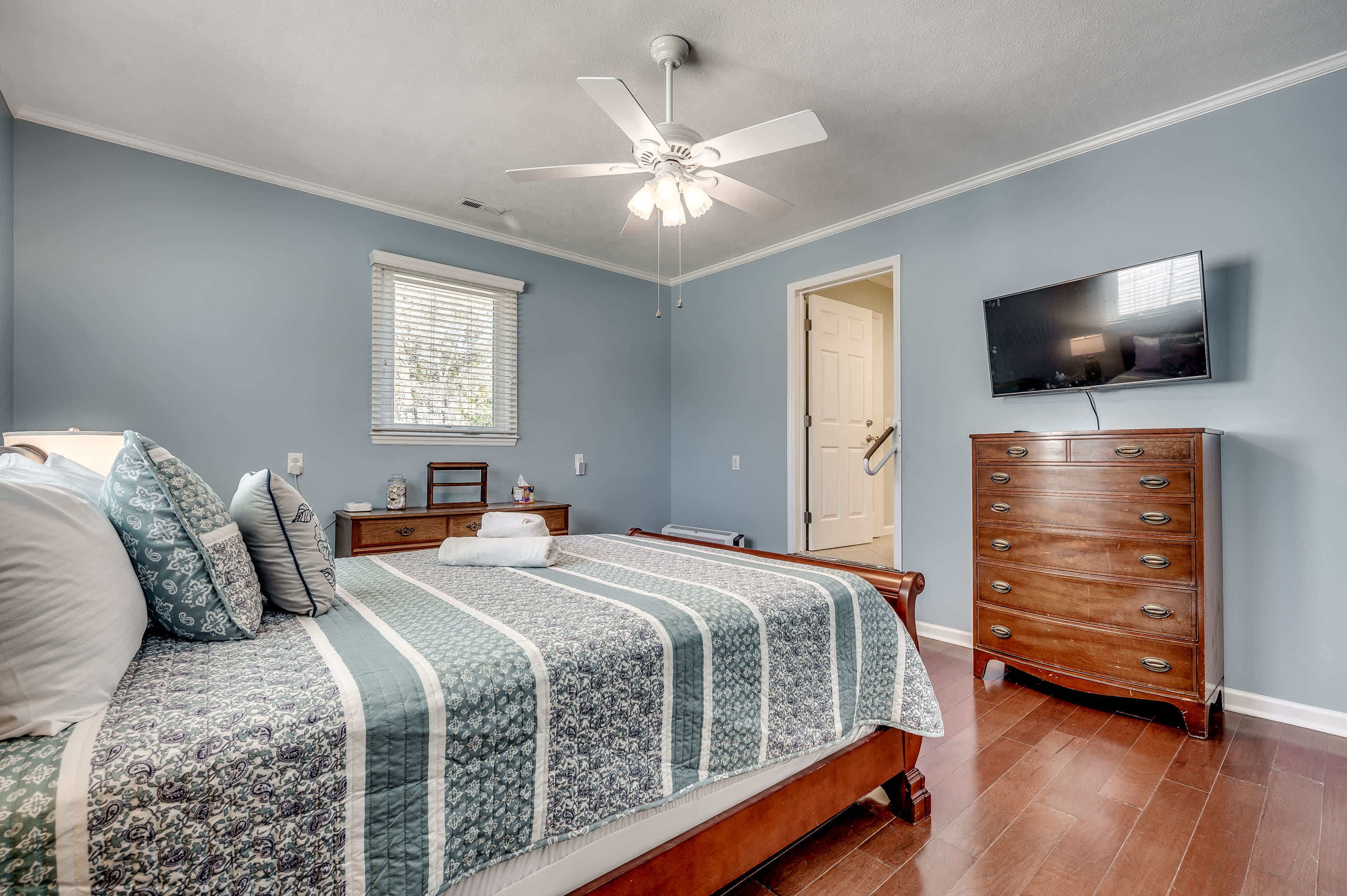 Tipsy Turtle Pet Friendly Family House