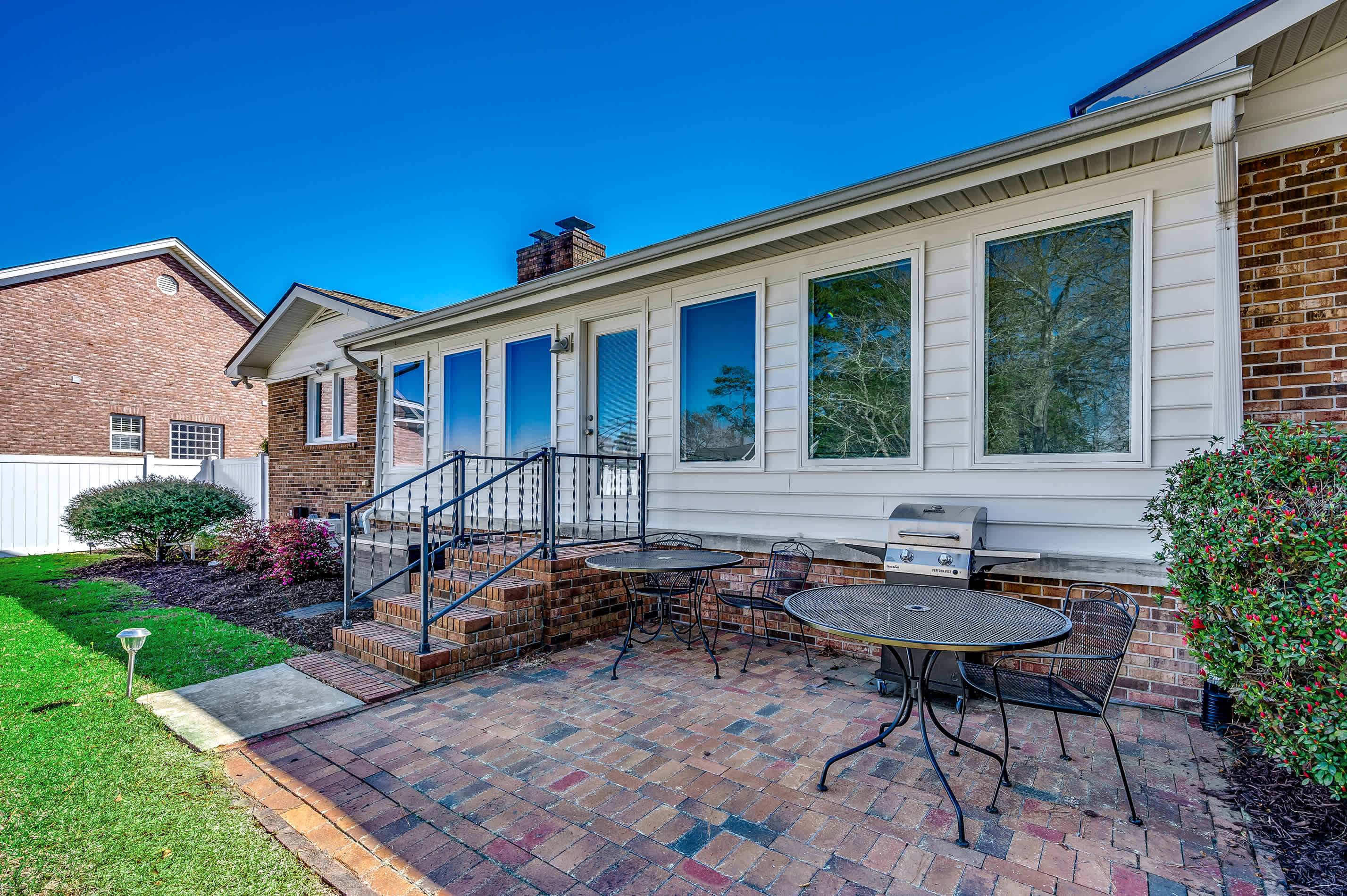 Tipsy Turtle Pet Friendly Family House