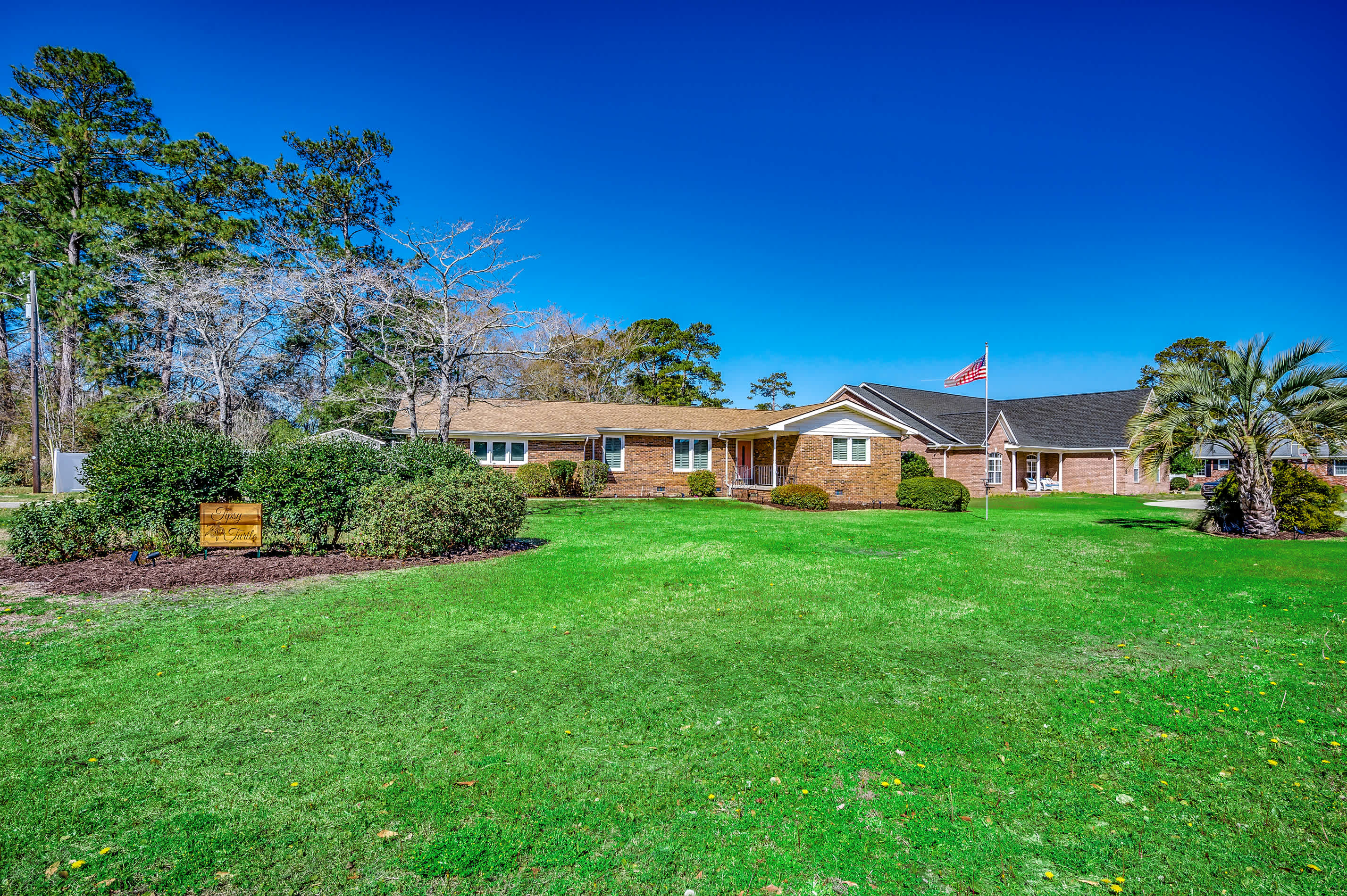 Tipsy Turtle Pet Friendly Family House