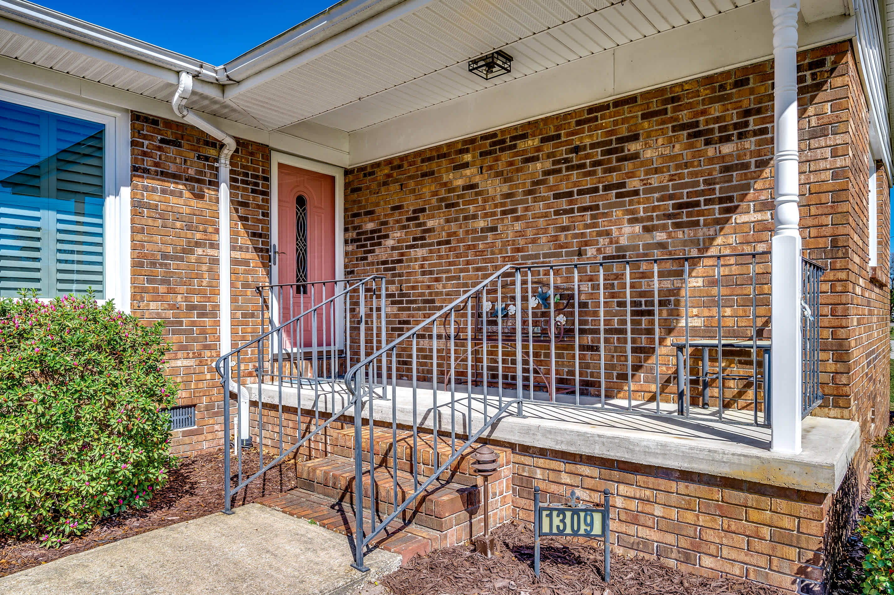 Tipsy Turtle Pet Friendly Family House