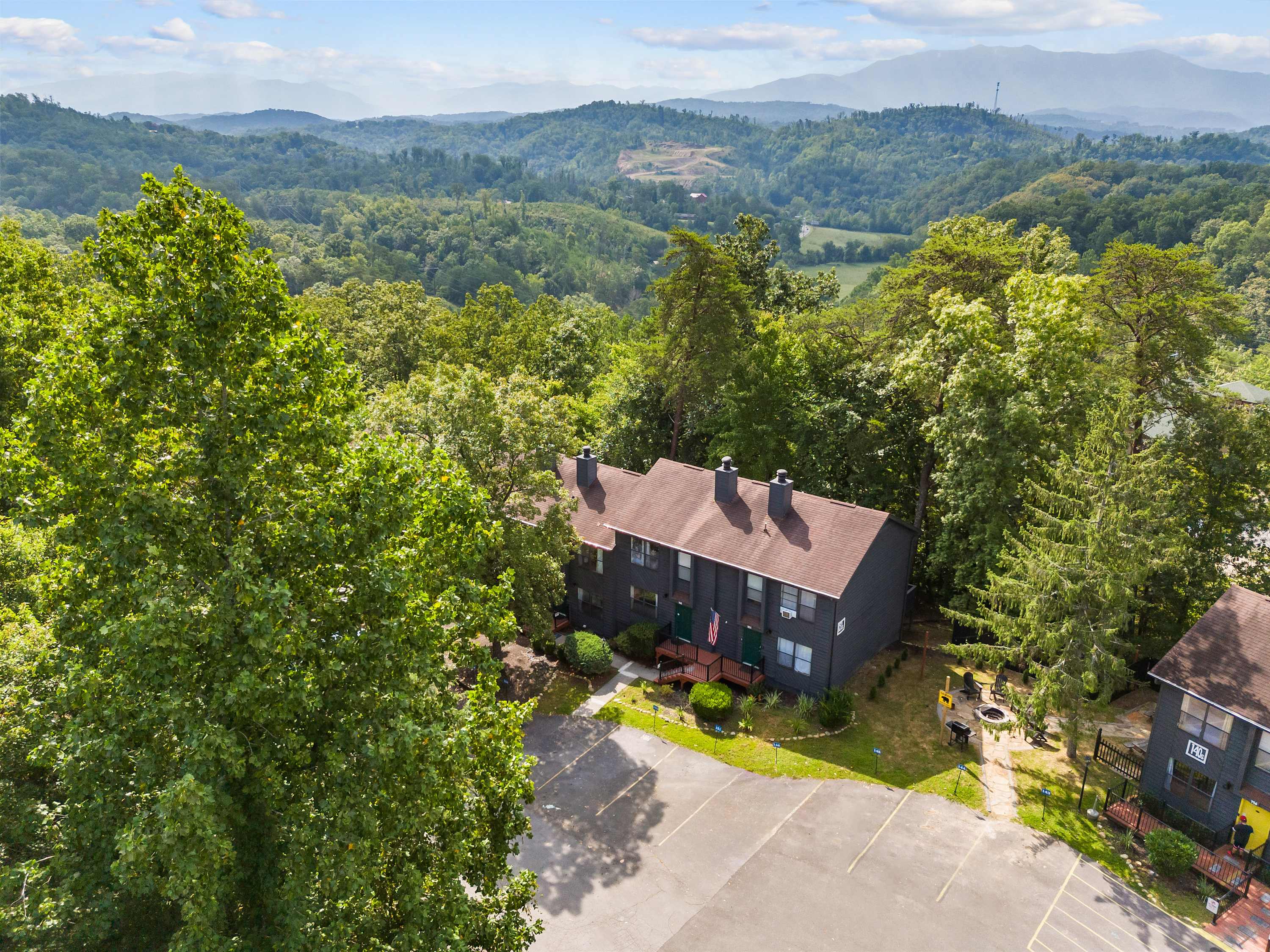 Prime Location・Pet Friendly・Pool・Grill・Sleeps 8 — Pigeon Forge, TN — vacation rental