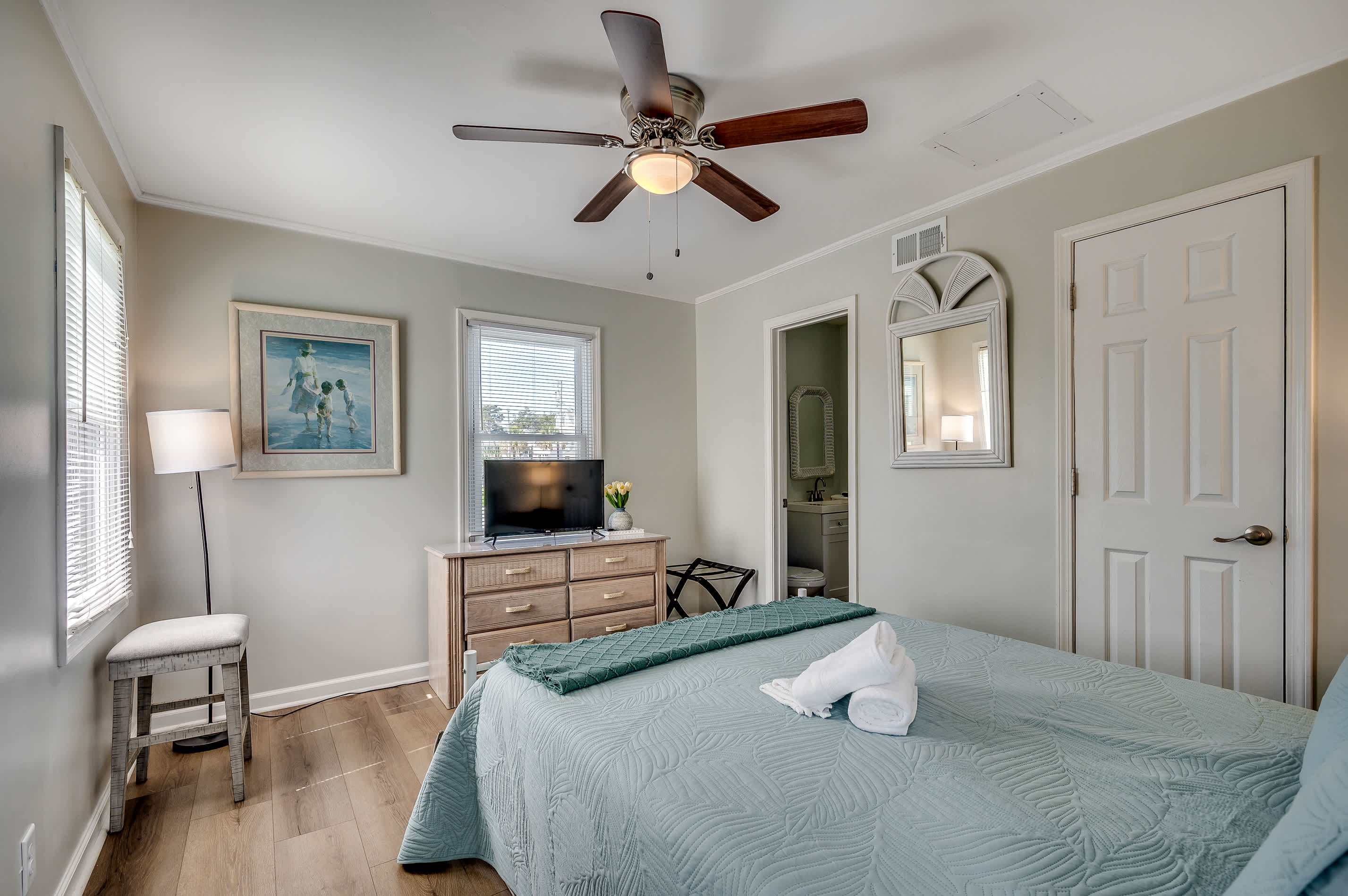 Stunning Waterfront Views at Crab Crest House