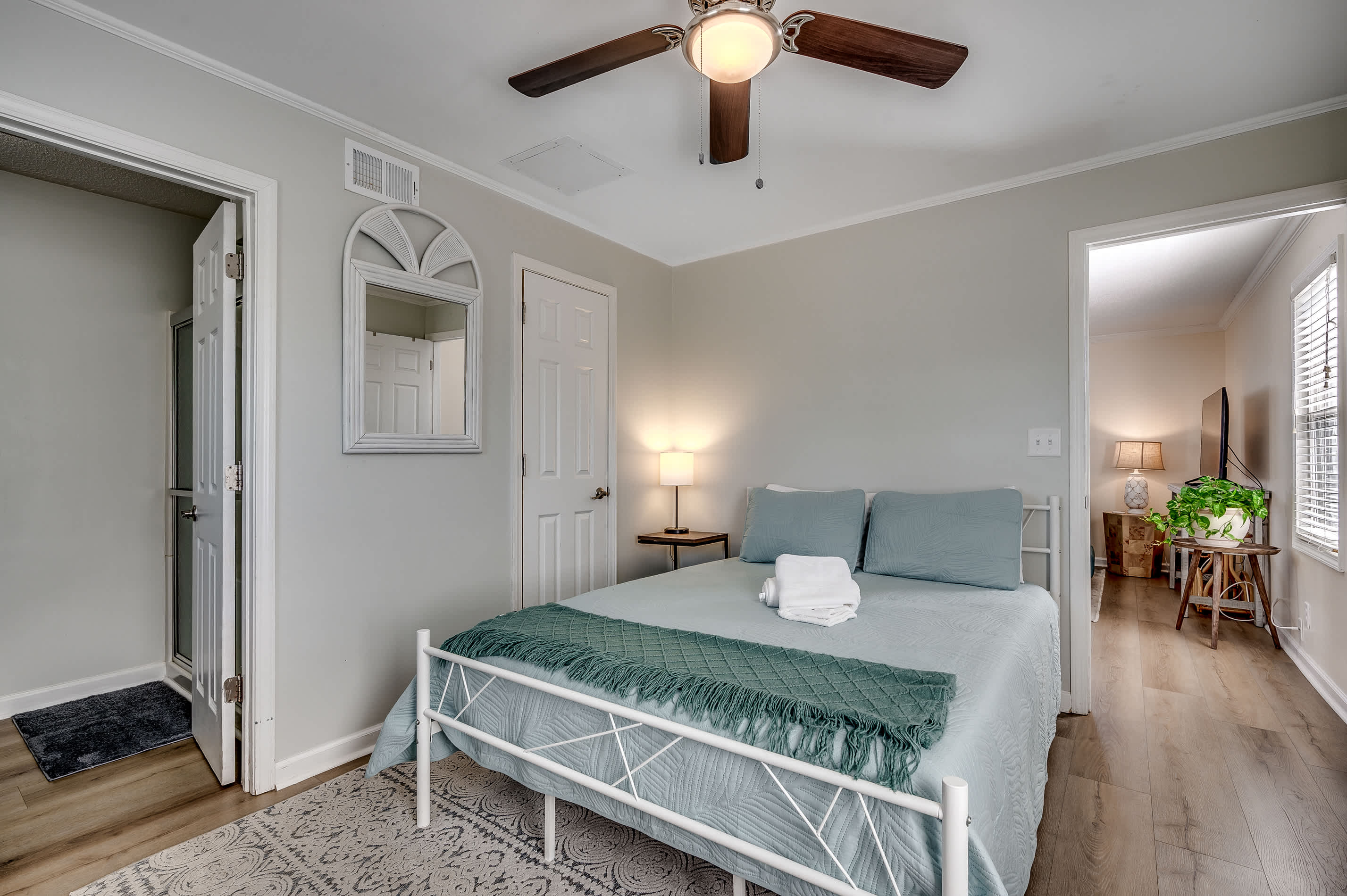 Stunning Waterfront Views at Crab Crest House