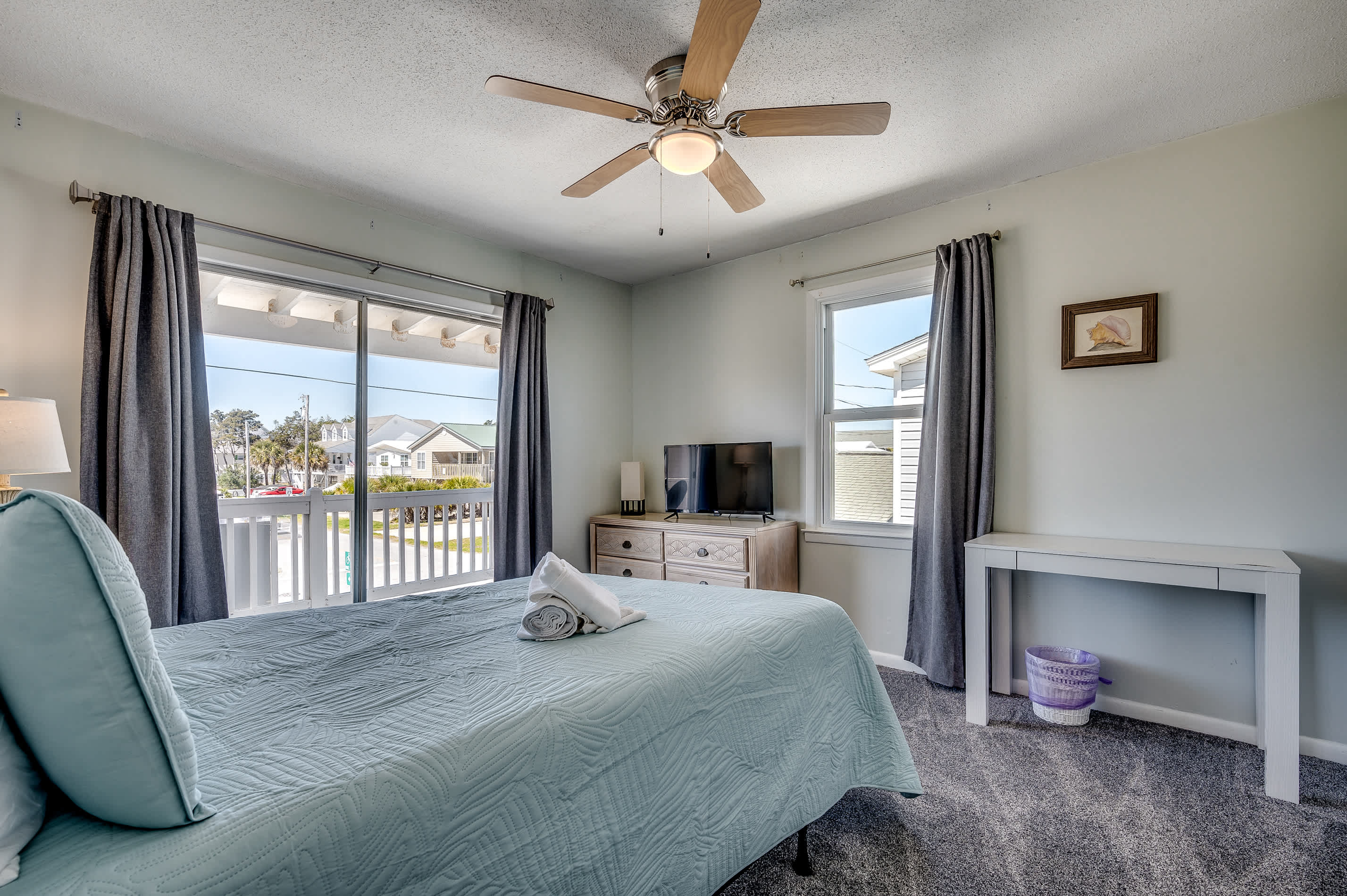 Stunning Waterfront Views at Crab Crest House